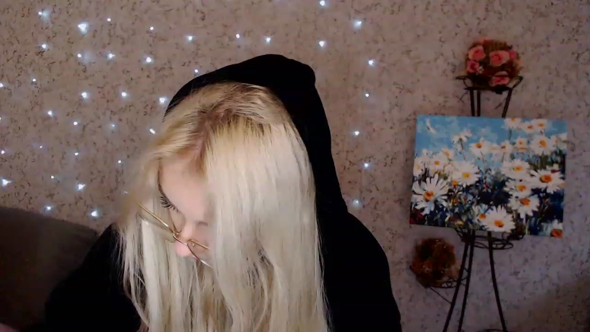 Gallery image thumbnail from Ririma_xo's myfreecams stream on, 12/22/2022, 13:03 image 10 of 20