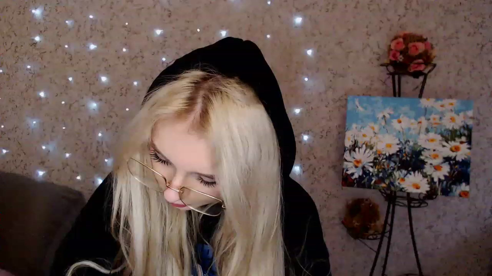 Gallery image thumbnail from Ririma_xo's myfreecams stream on, 12/22/2022, 13:03 image 12 of 20