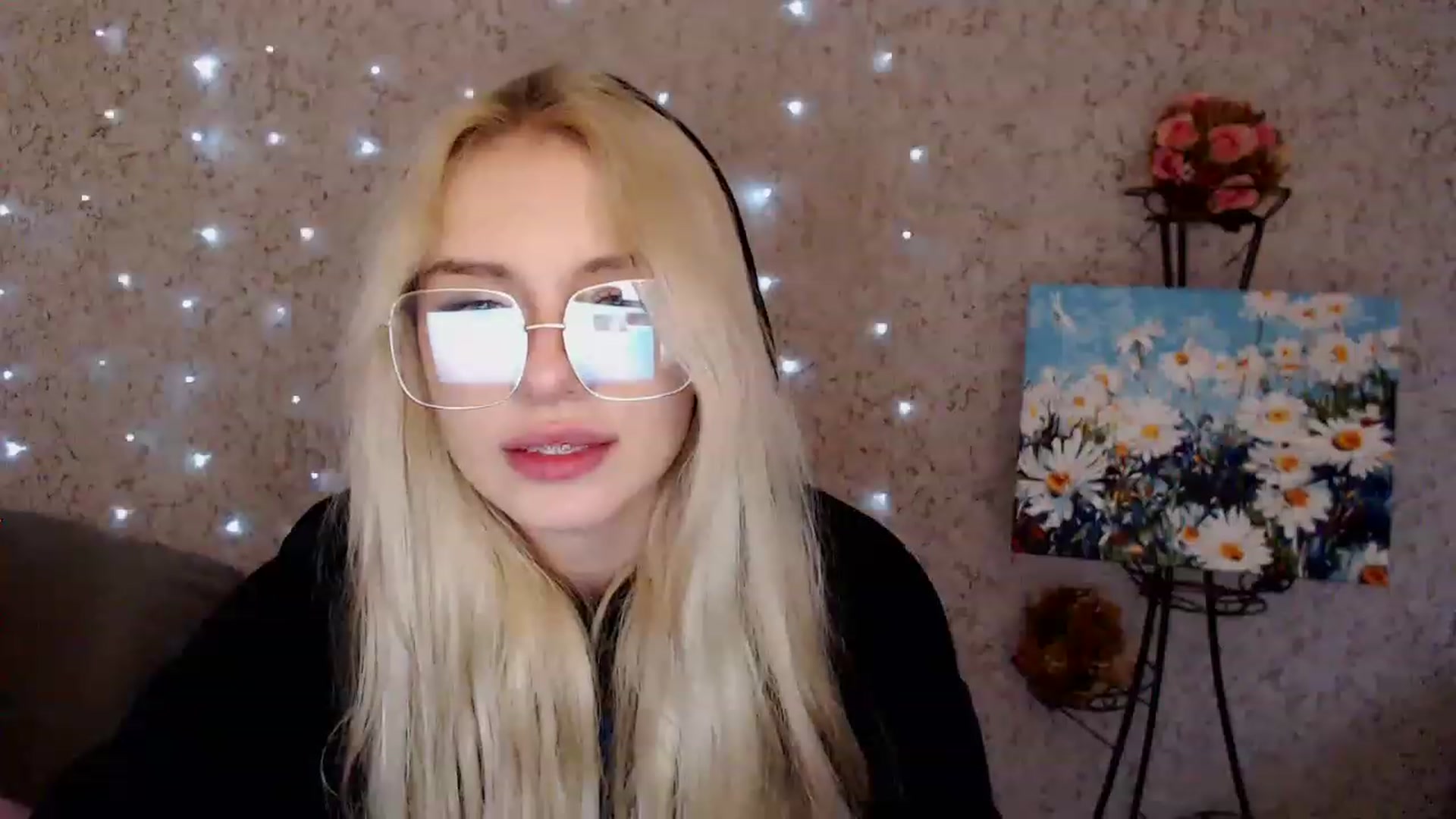 Gallery image thumbnail from Ririma_xo's myfreecams stream on, 12/22/2022, 13:03 image 11 of 20