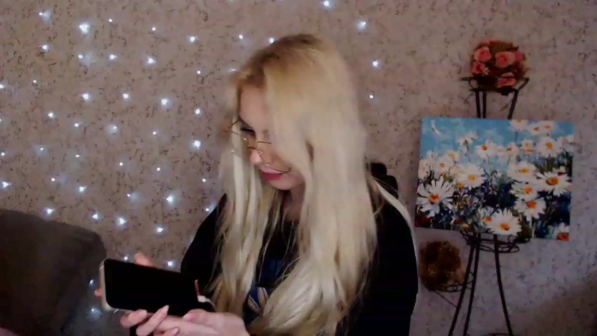 Gallery image thumbnail from Ririma_xo's myfreecams stream on, 12/22/2022, 13:03 image 1 of 20