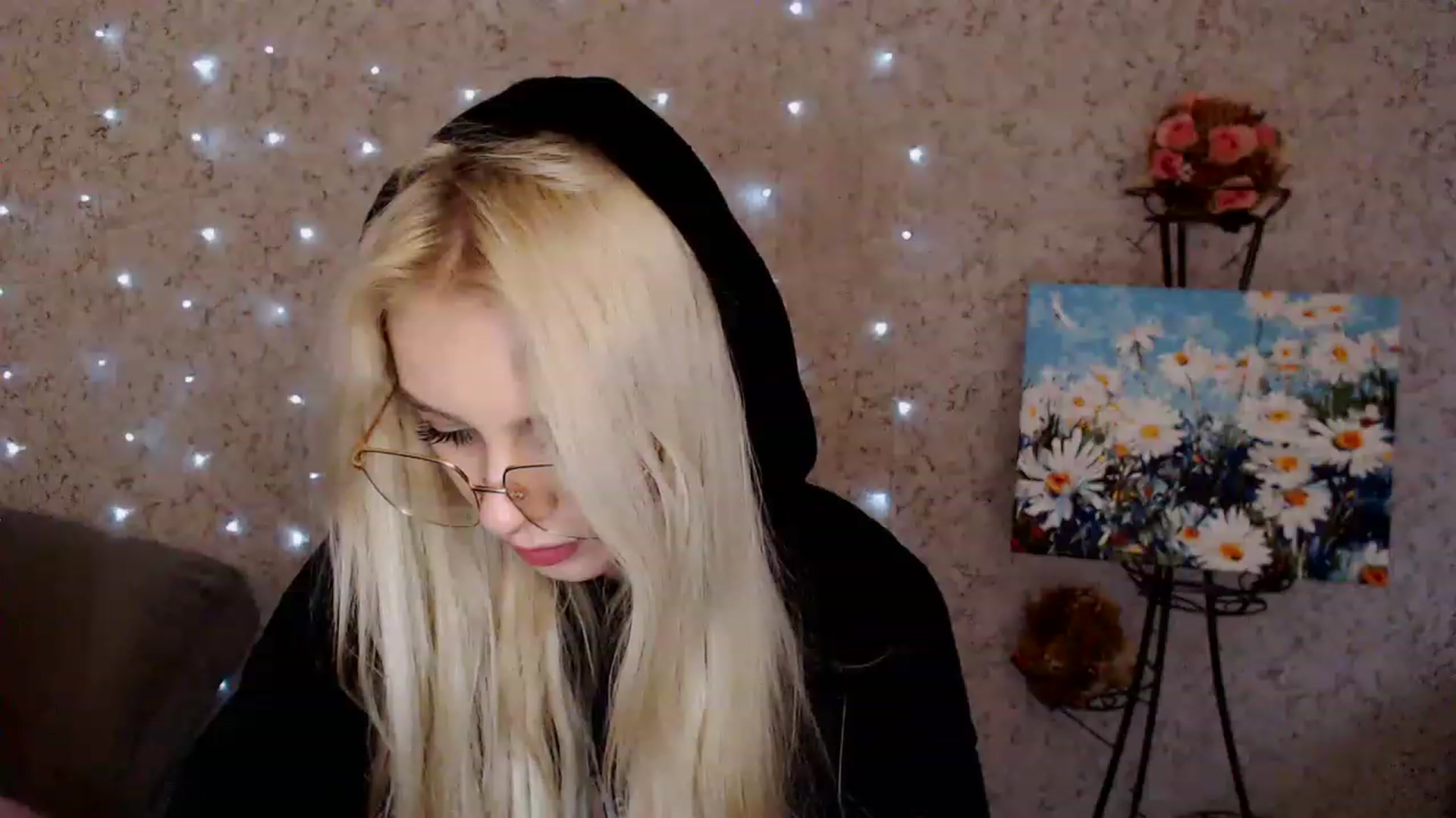 Gallery image thumbnail from Ririma_xo's myfreecams stream on, 12/22/2022, 13:03 image 14 of 20