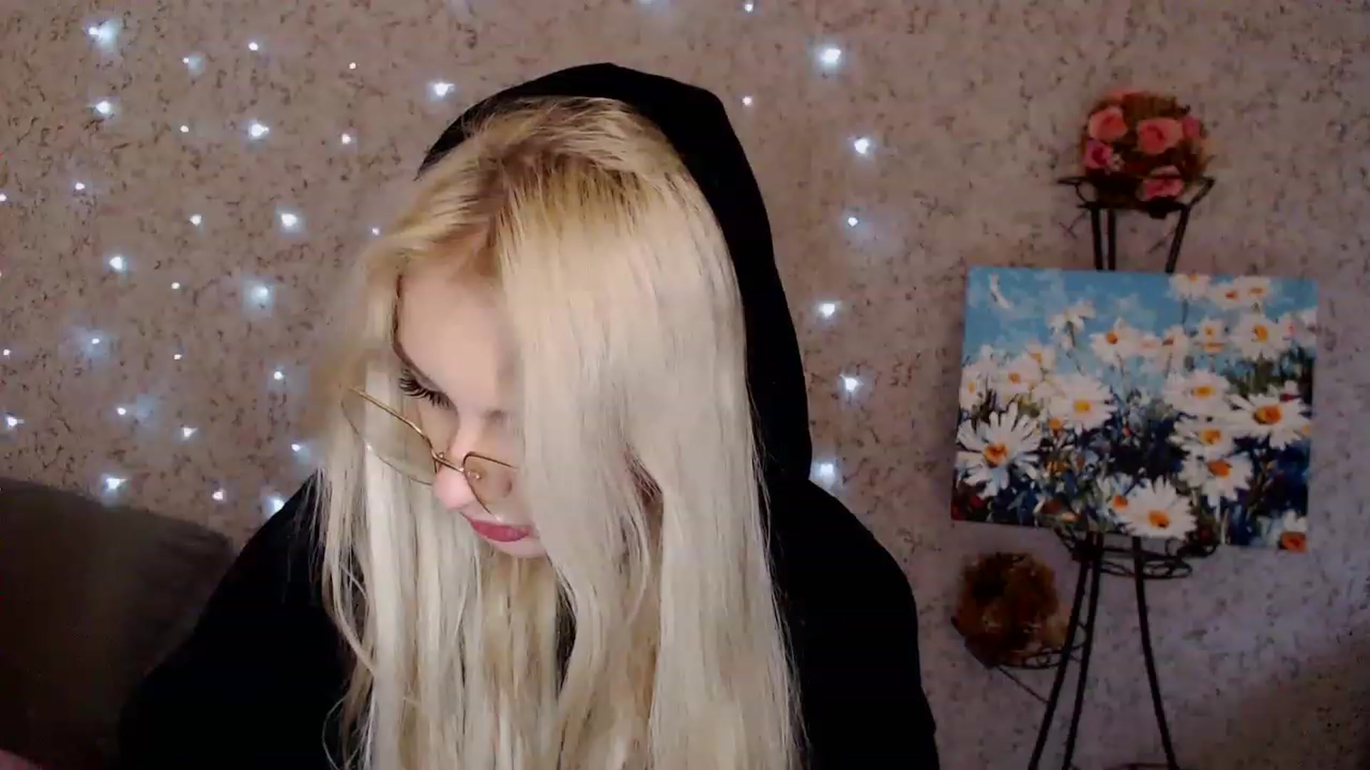 Gallery image thumbnail from Ririma_xo's myfreecams stream on, 12/22/2022, 13:03 image 9 of 20
