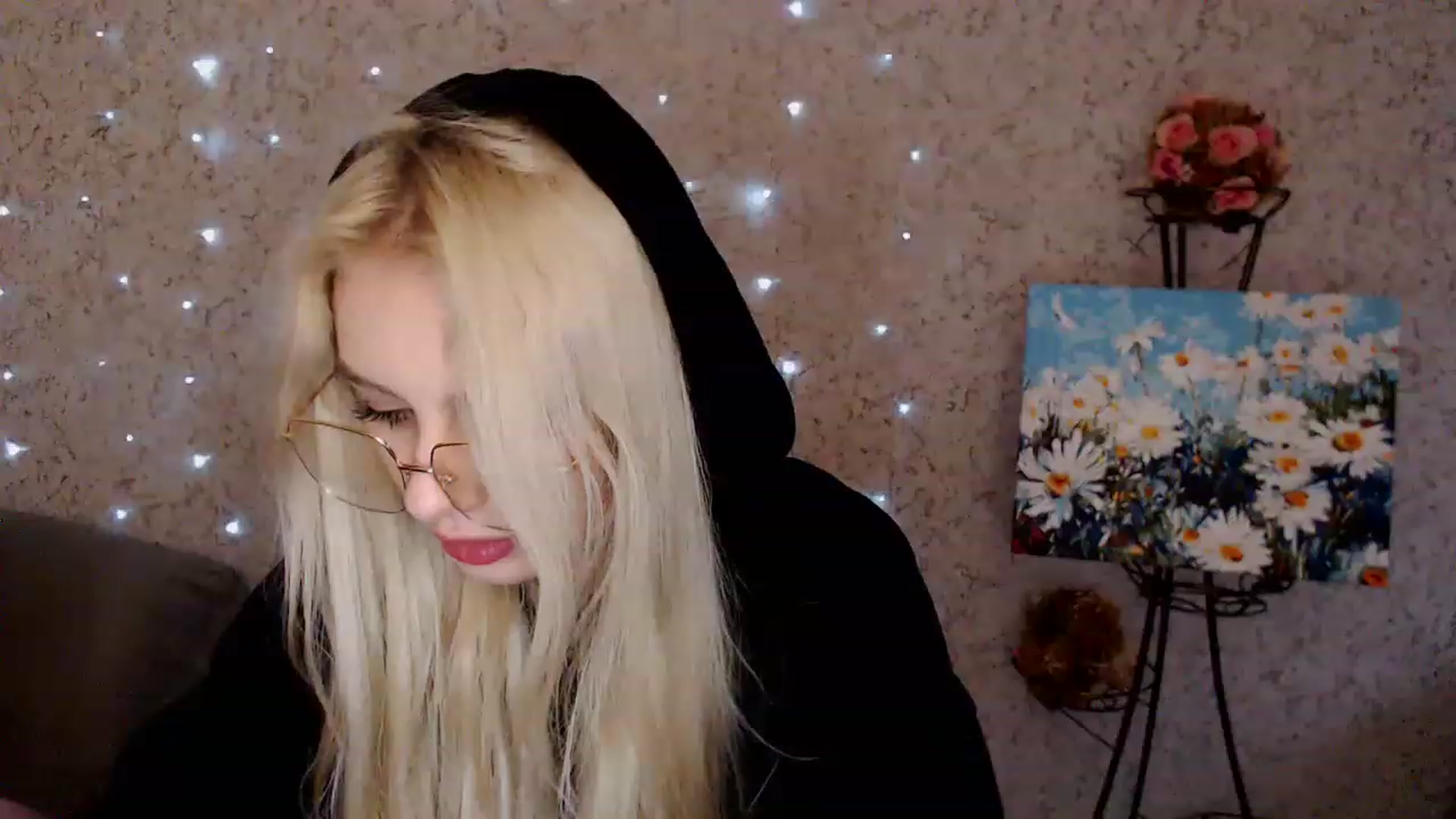 Gallery image thumbnail from Ririma_xo's myfreecams stream on, 12/22/2022, 13:03 image 17 of 20