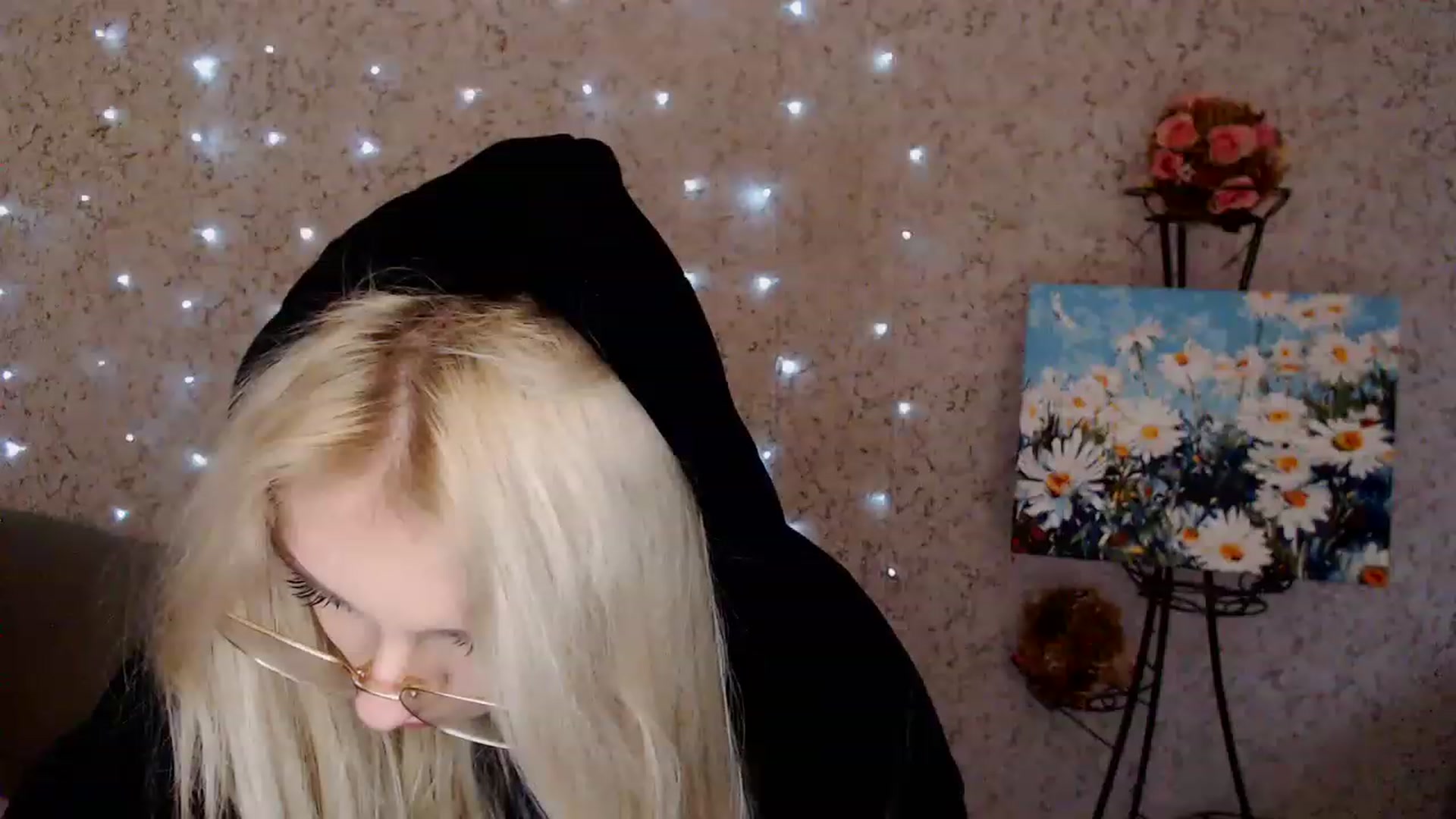 Gallery image thumbnail from Ririma_xo's myfreecams stream on, 12/22/2022, 13:03 image 15 of 20
