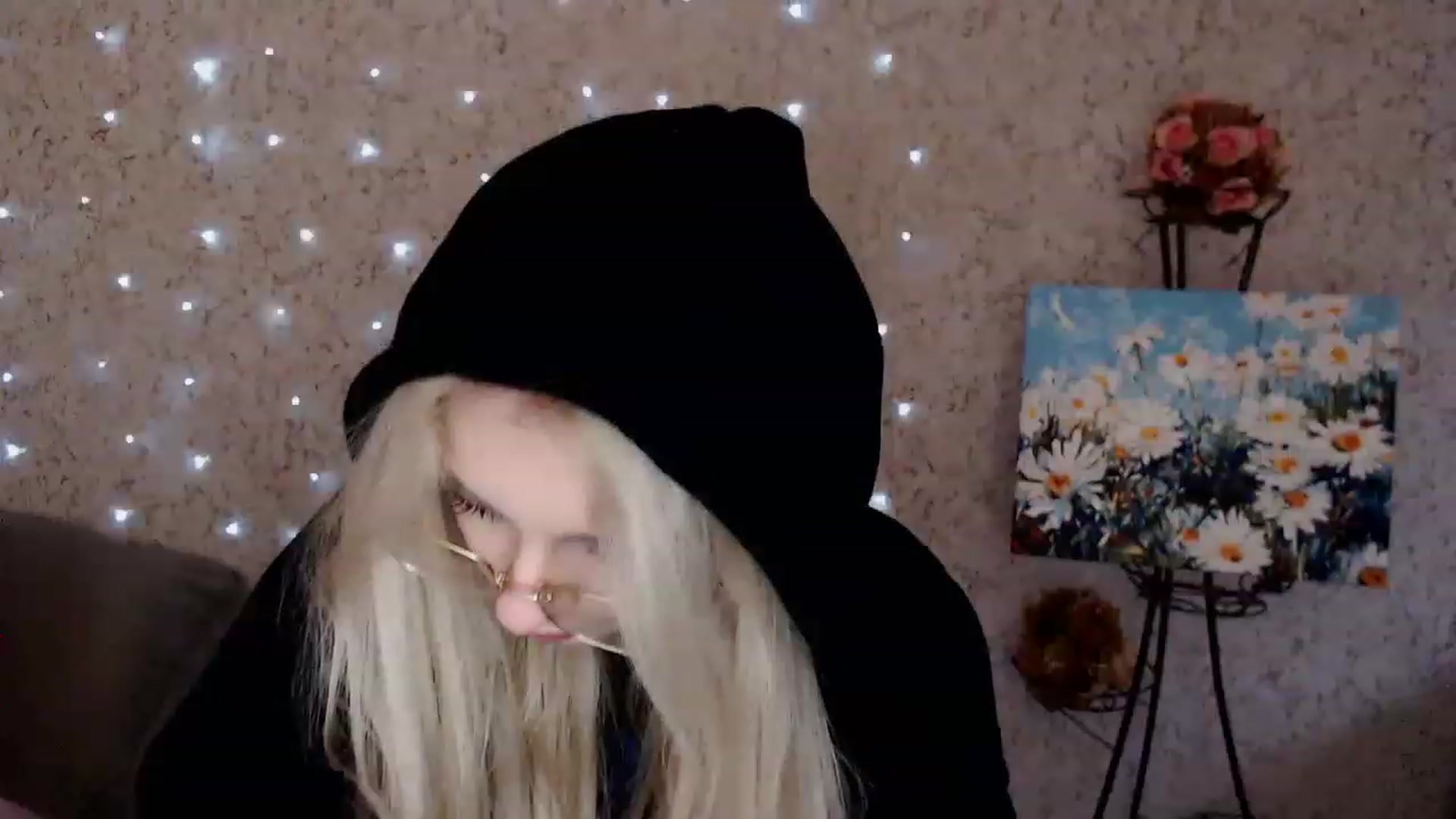 Gallery image thumbnail from Ririma_xo's myfreecams stream on, 12/22/2022, 13:03 image 8 of 20