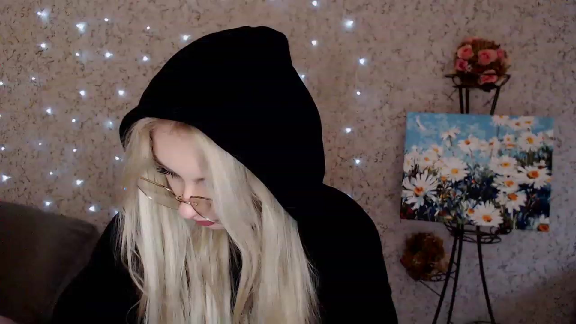 Gallery image thumbnail from Ririma_xo's myfreecams stream on, 12/22/2022, 13:03 image 7 of 20
