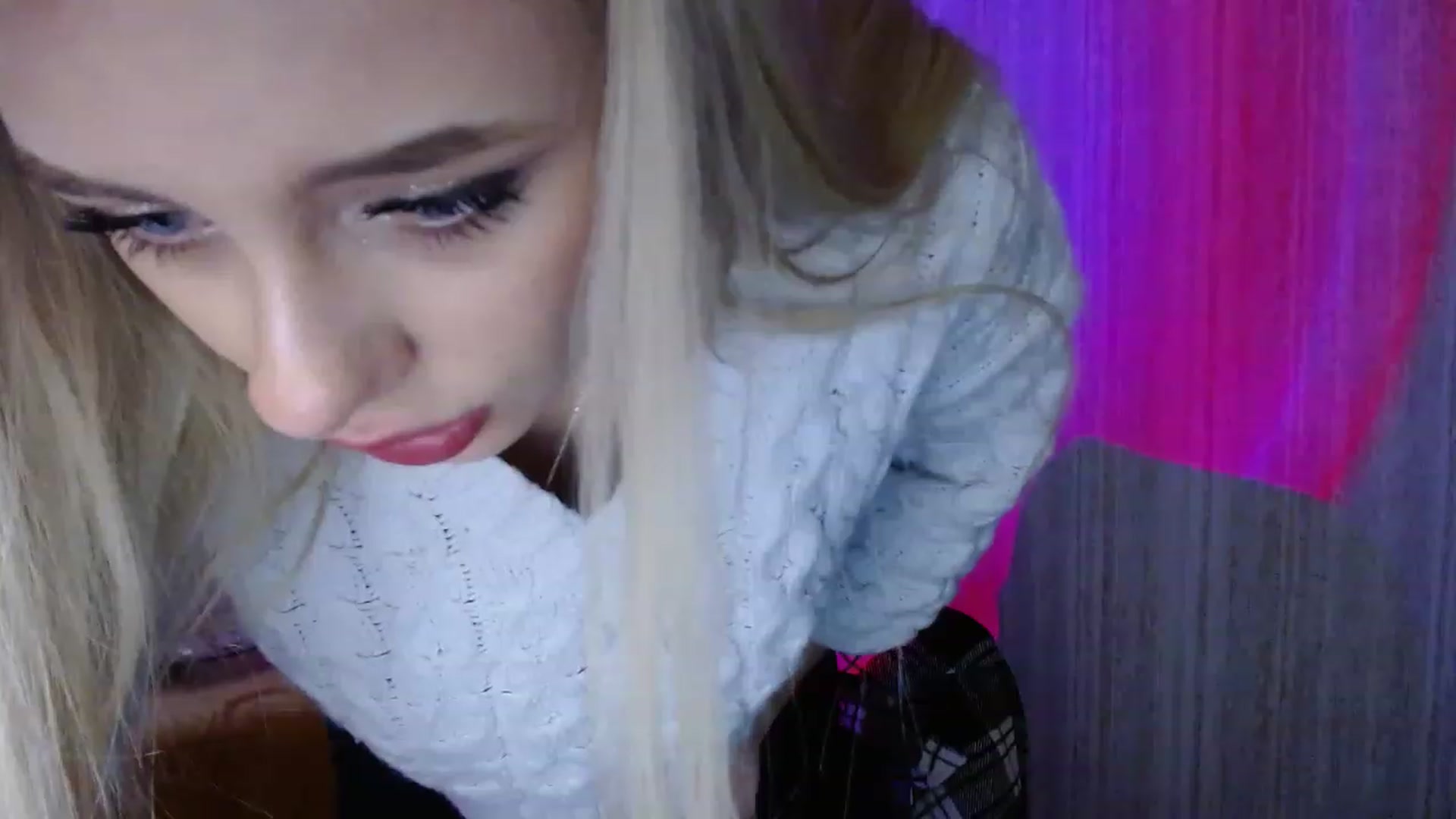 Gallery image thumbnail from Ririma_xo's myfreecams stream on, 12/23/2022, 13:10 image 6 of 20