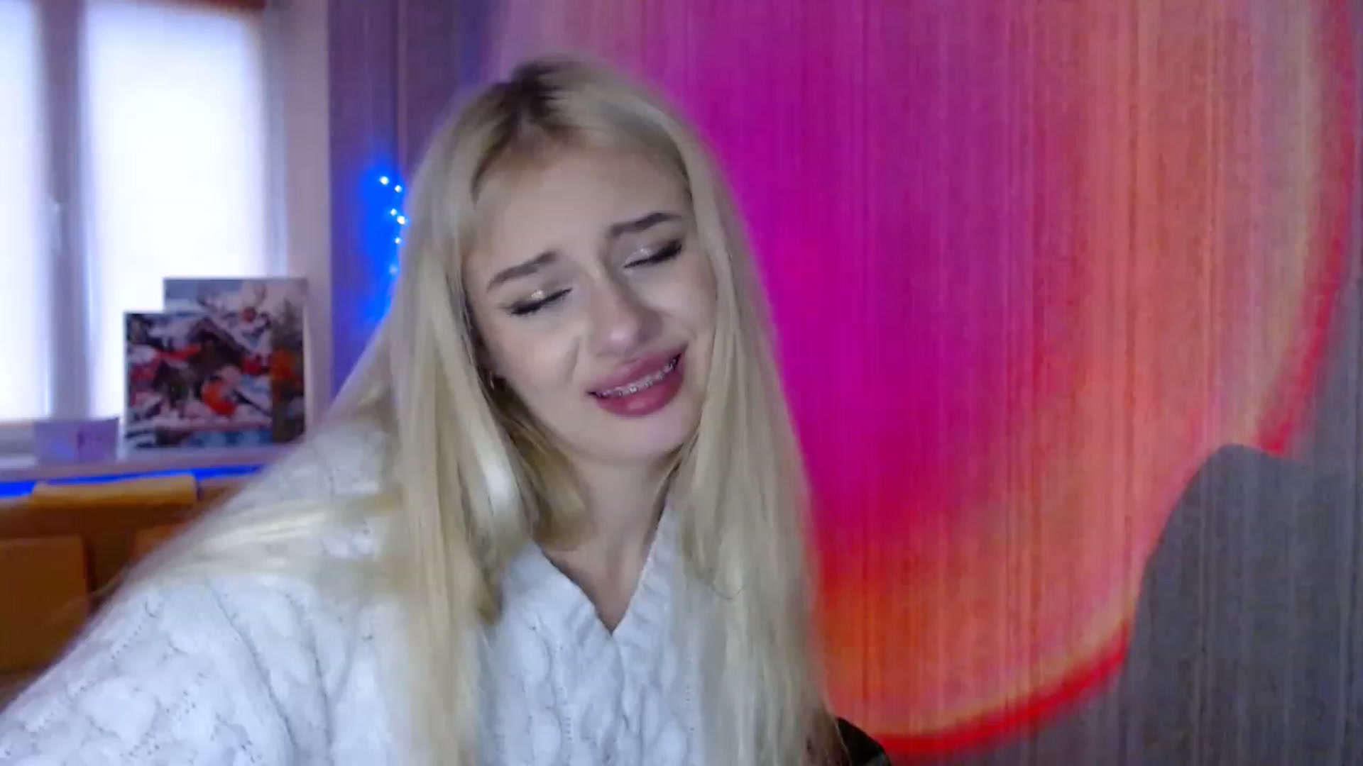 Gallery image thumbnail from Ririma_xo's myfreecams stream on, 12/23/2022, 13:10 image 16 of 20