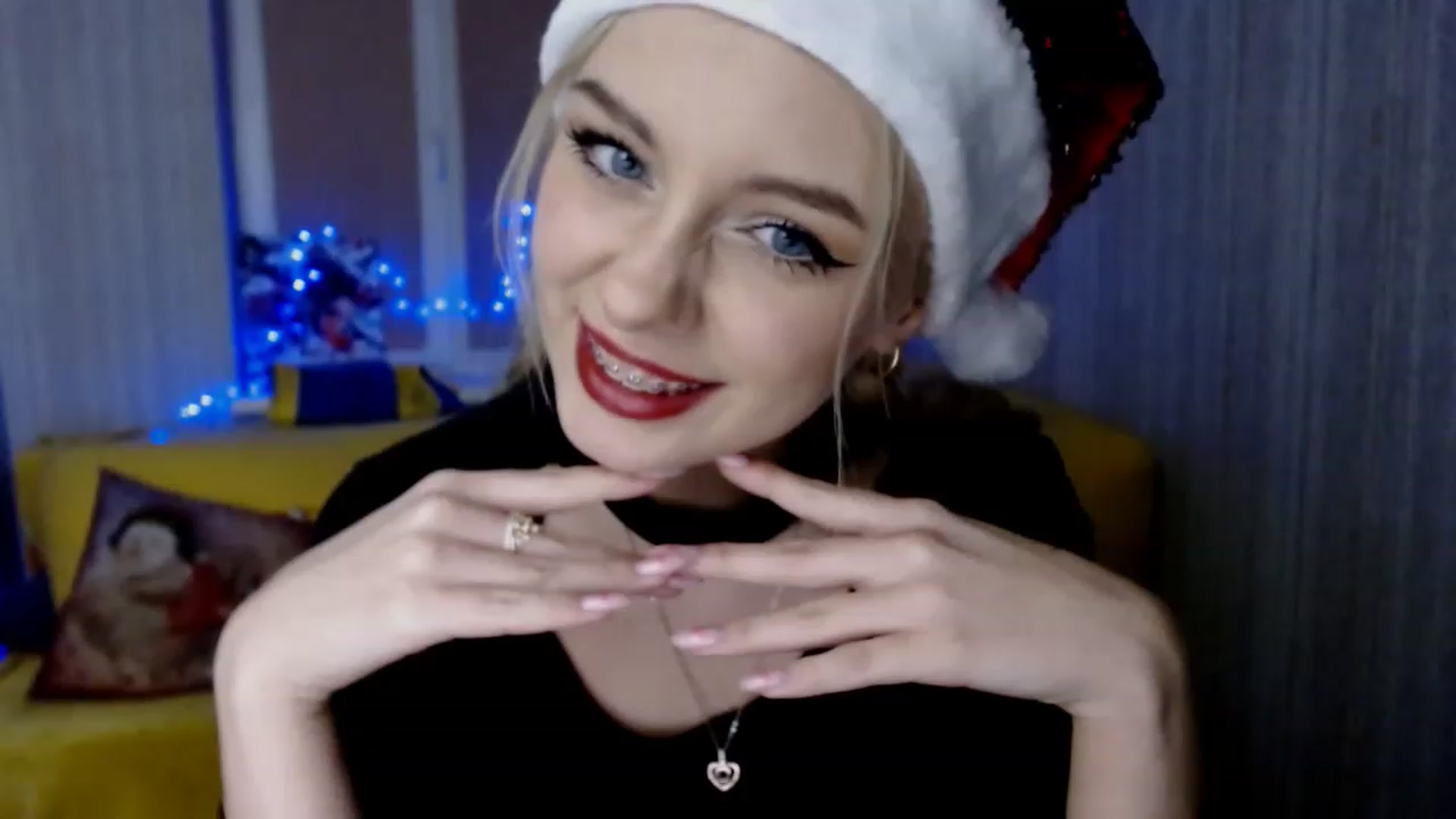 Gallery image thumbnail from Ririma_xo's myfreecams stream on, 12/24/2022, 17:04 image 6 of 20