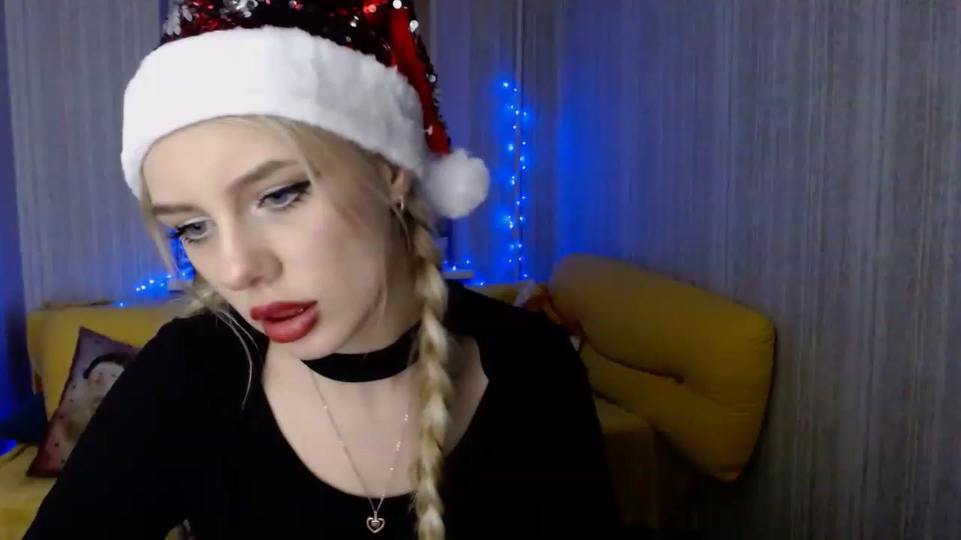 Gallery image thumbnail from Ririma_xo's myfreecams stream on, 12/24/2022, 17:04 image 17 of 20