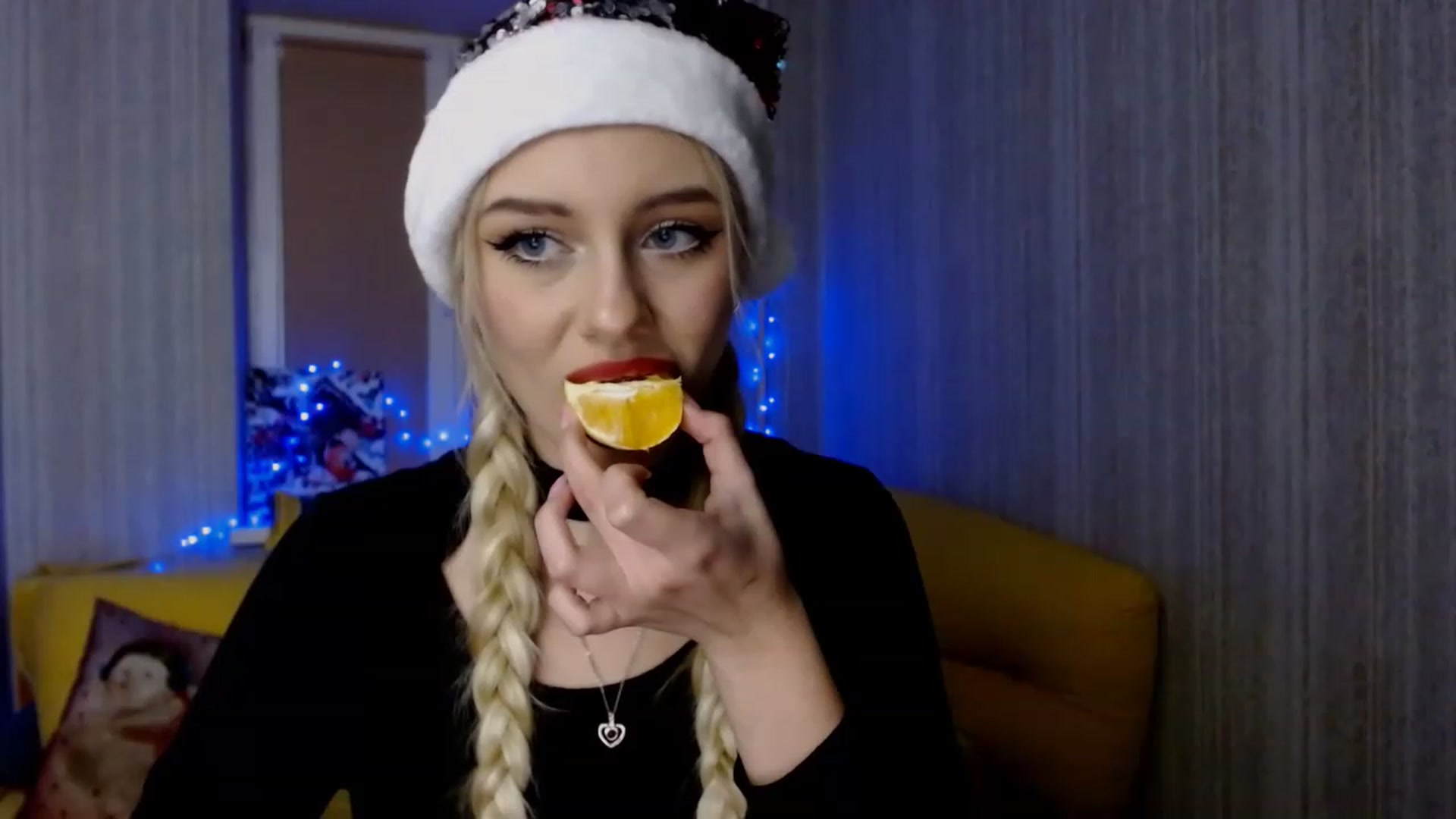 Gallery image thumbnail from Ririma_xo's myfreecams stream on, 12/24/2022, 17:04 image 4 of 20