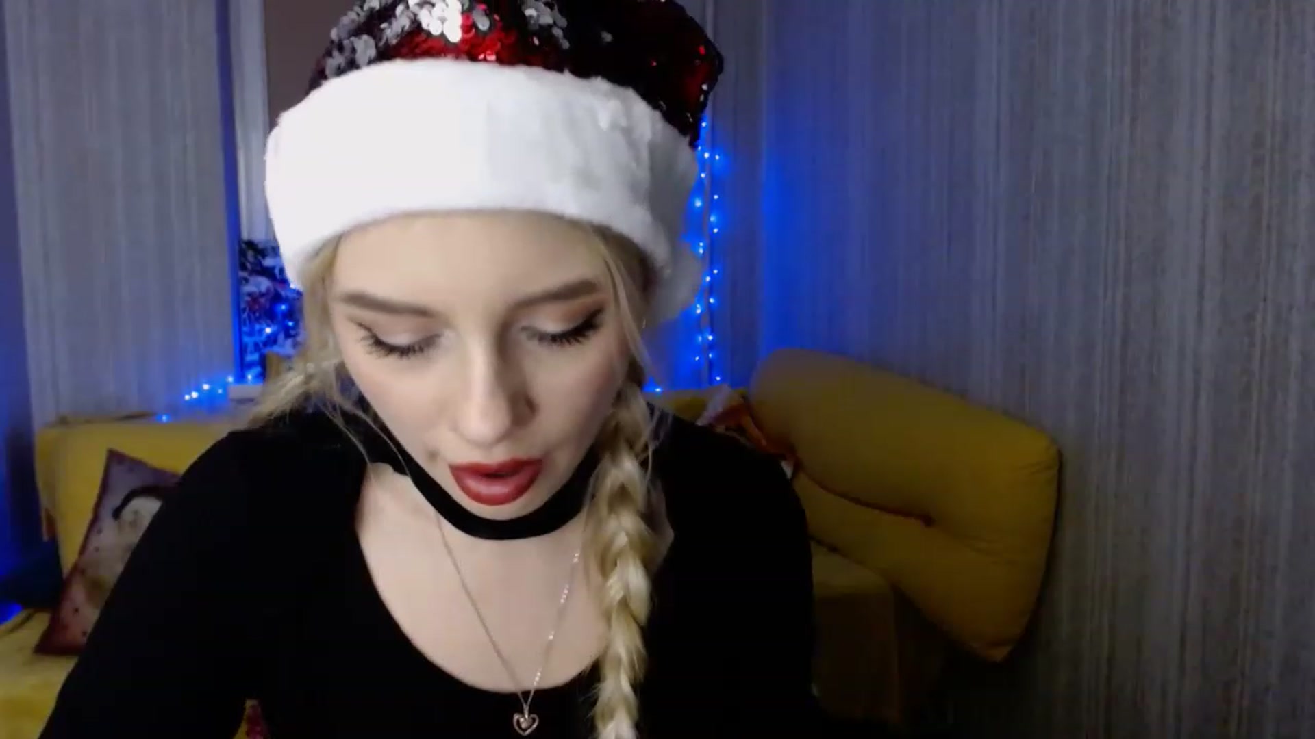Gallery image thumbnail from Ririma_xo's myfreecams stream on, 12/24/2022, 17:04 image 16 of 20