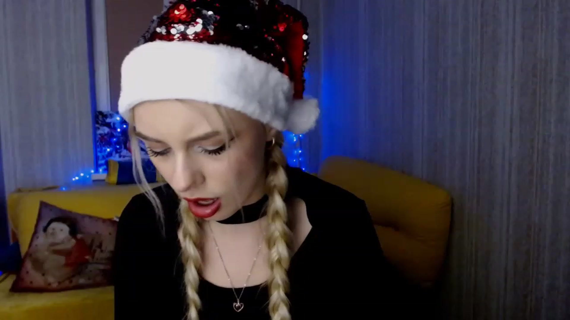 Gallery image thumbnail from Ririma_xo's myfreecams stream on, 12/24/2022, 17:04 image 7 of 20