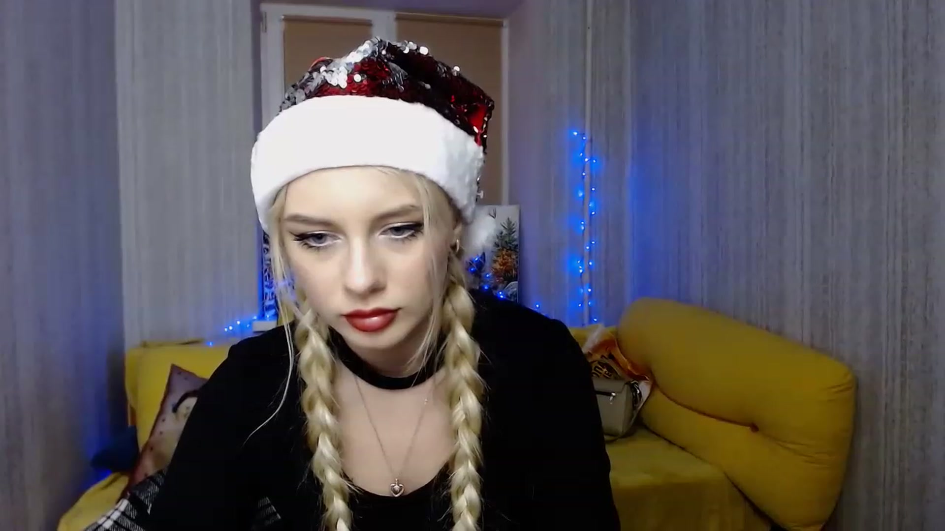 Gallery image thumbnail from Ririma_xo's myfreecams stream on, 12/24/2022, 17:04 image 18 of 20