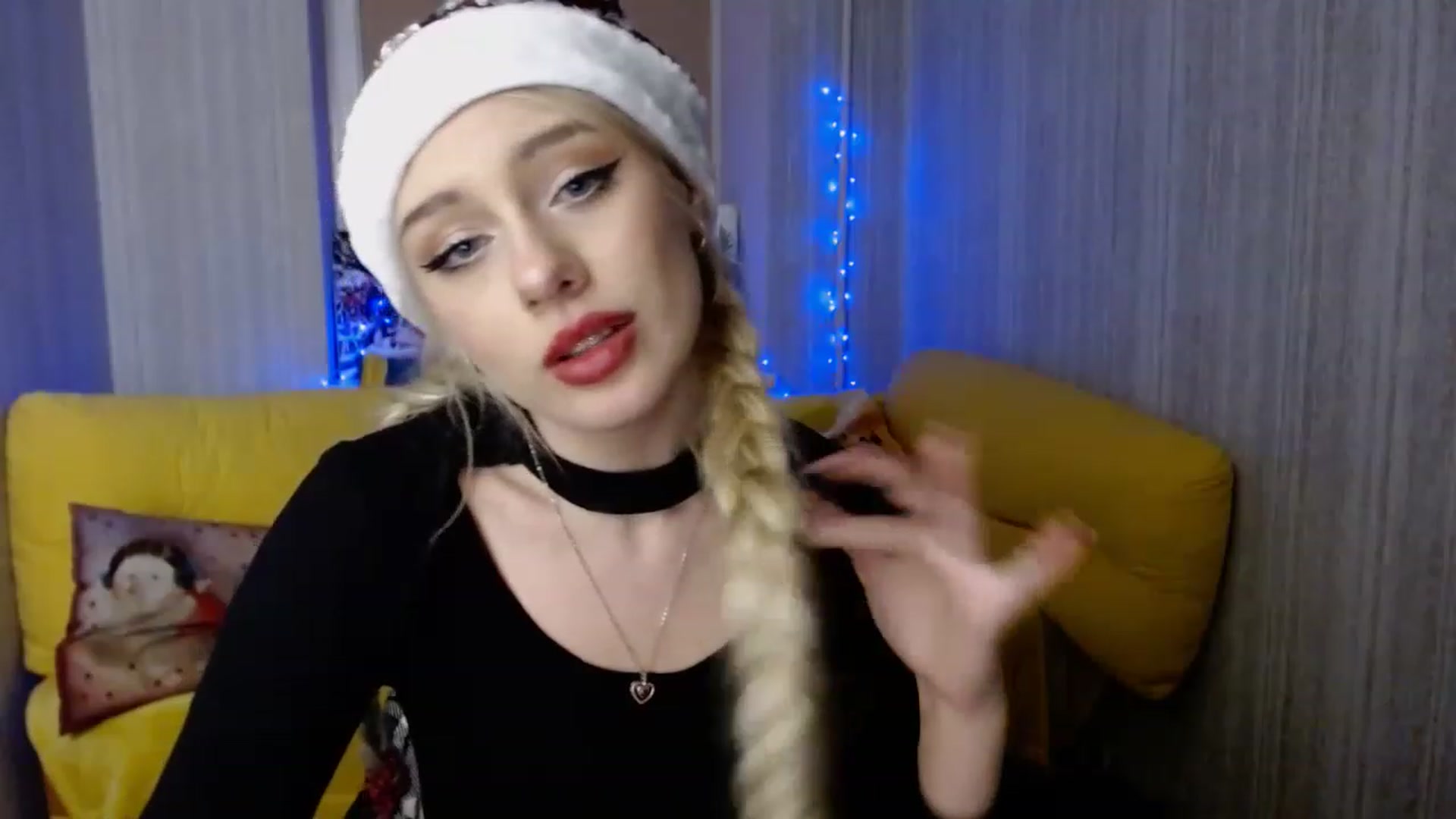 Gallery image thumbnail from Ririma_xo's myfreecams stream on, 12/24/2022, 18:58 image 12 of 20