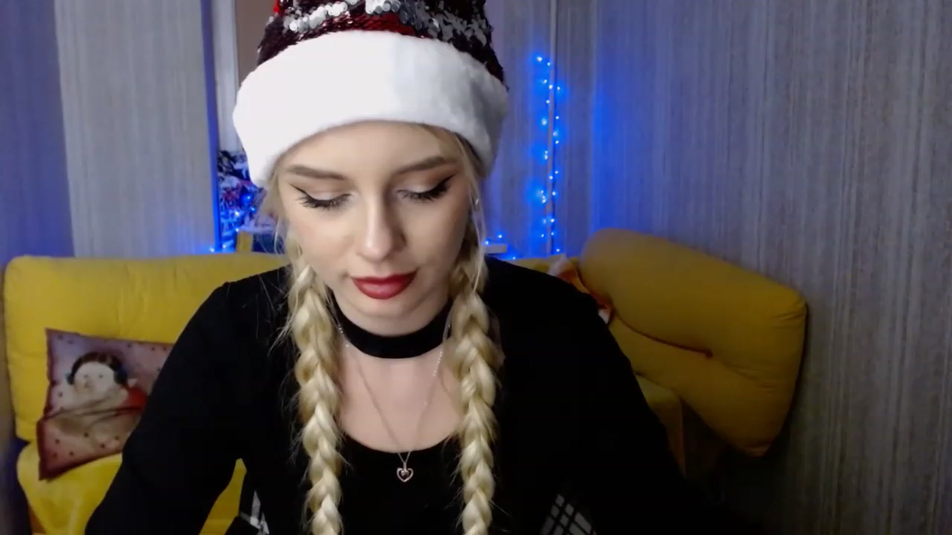 Gallery image thumbnail from Ririma_xo's myfreecams stream on, 12/24/2022, 18:58 image 9 of 20