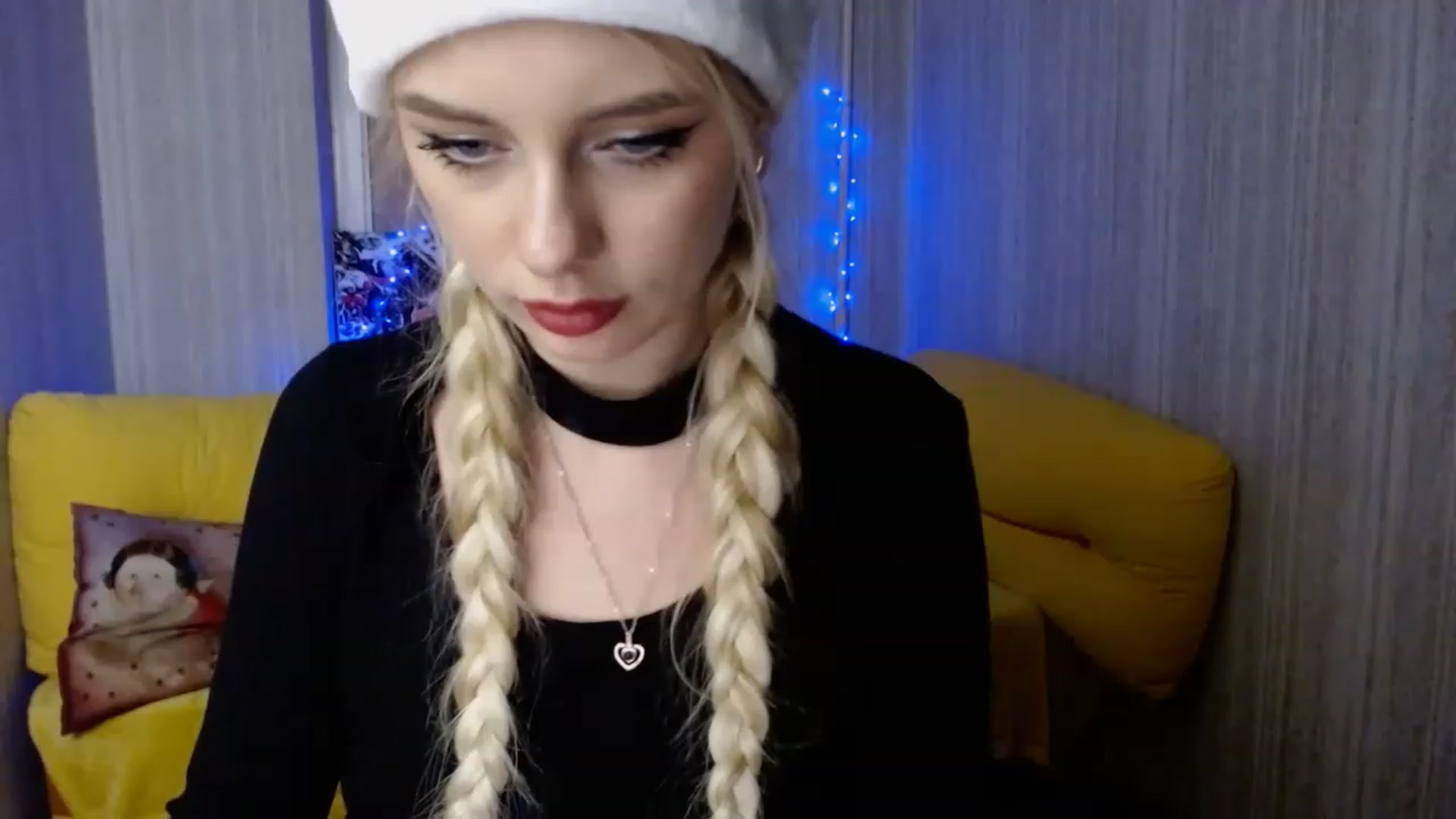 Gallery image thumbnail from Ririma_xo's myfreecams stream on, 12/24/2022, 18:58 image 8 of 20