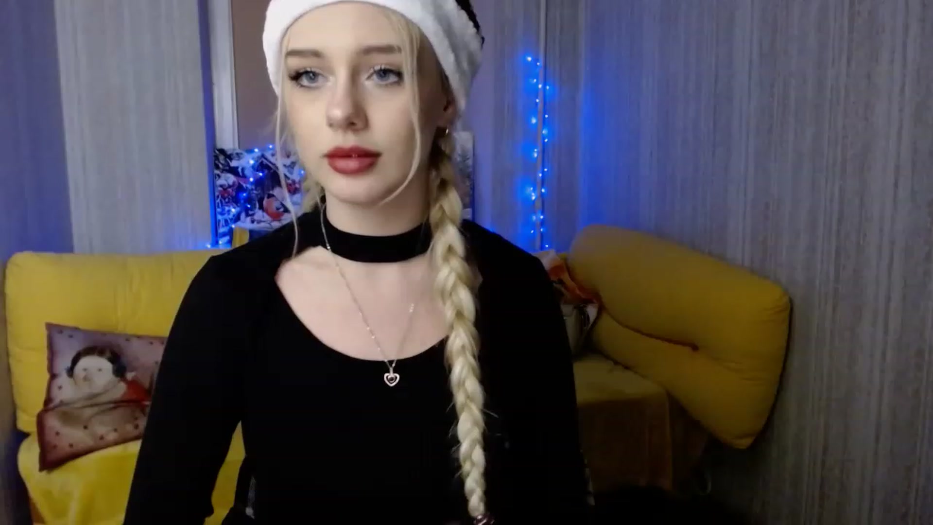 Gallery image thumbnail from Ririma_xo's myfreecams stream on, 12/24/2022, 18:58 image 14 of 20