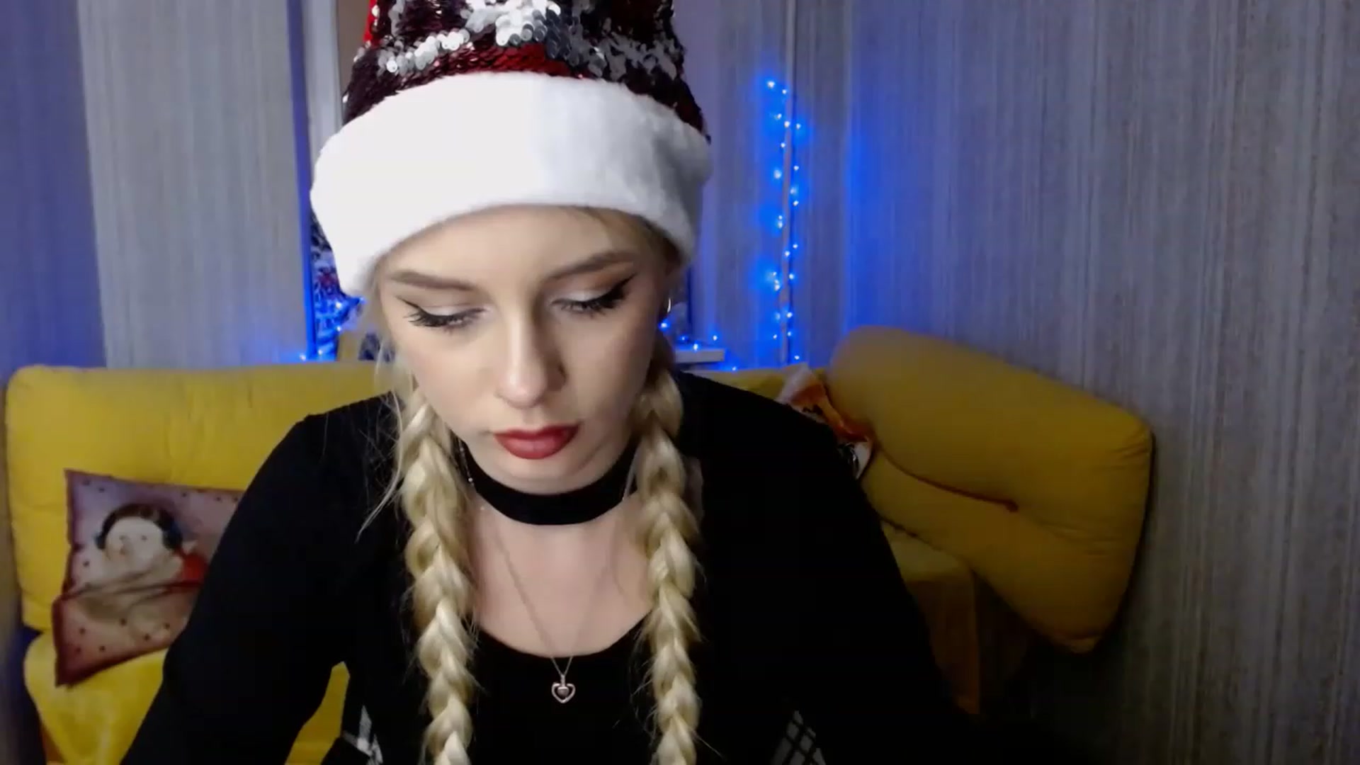 Gallery image thumbnail from Ririma_xo's myfreecams stream on, 12/24/2022, 18:58 image 10 of 20