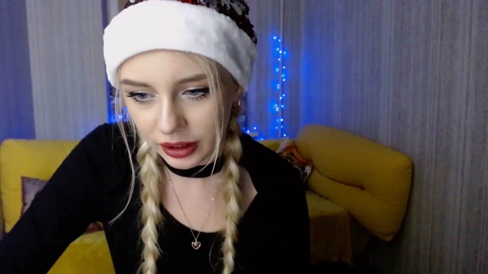 Gallery image thumbnail from Ririma_xo's myfreecams stream on, 12/24/2022, 18:58 image 17 of 20
