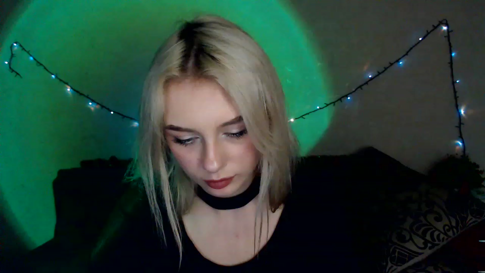 Gallery image thumbnail from Ririma_xo's myfreecams stream on, 12/27/2022, 11:01 image 20 of 20