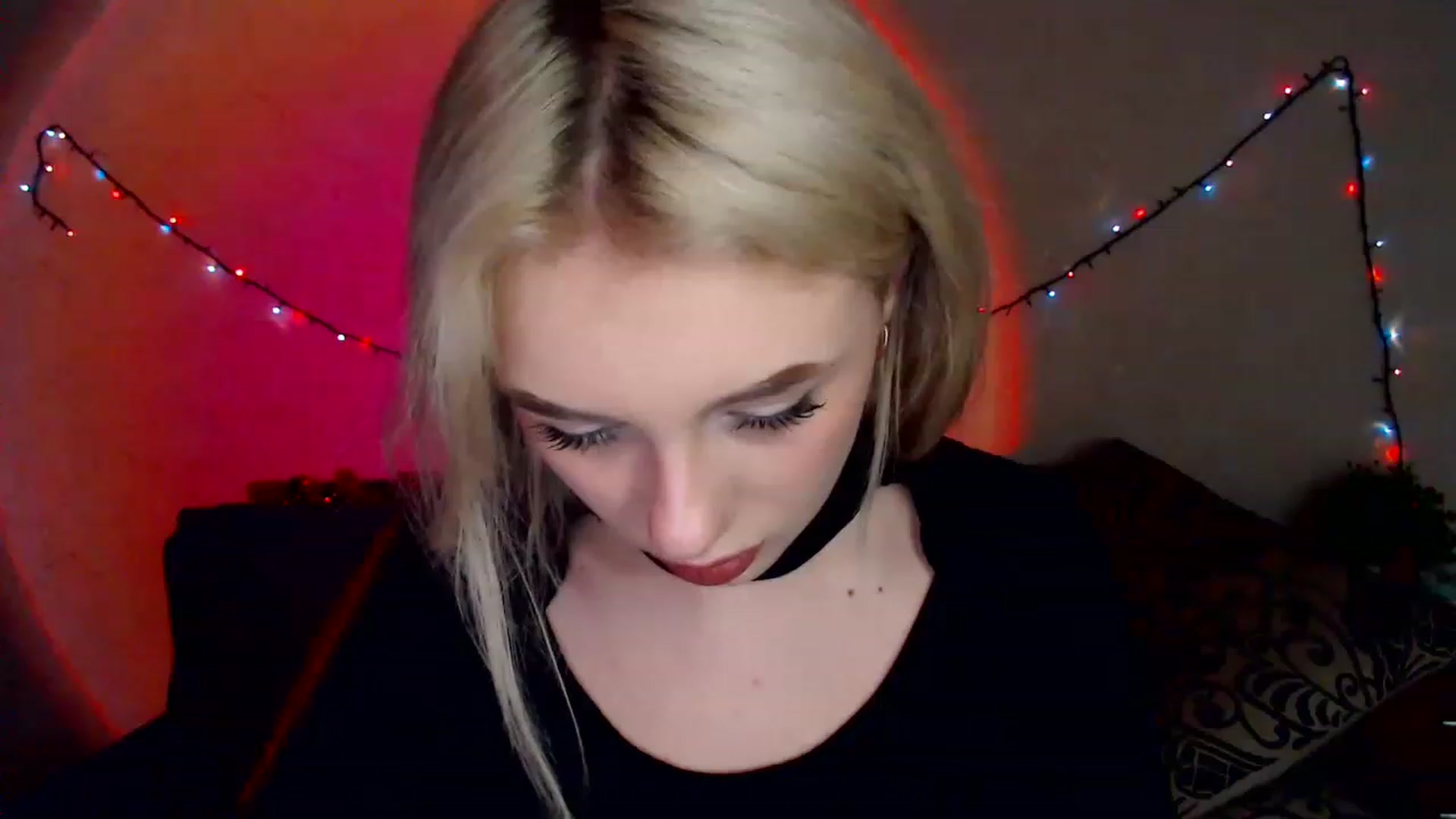 Gallery image thumbnail from Ririma_xo's myfreecams stream on, 12/27/2022, 11:01 image 14 of 20