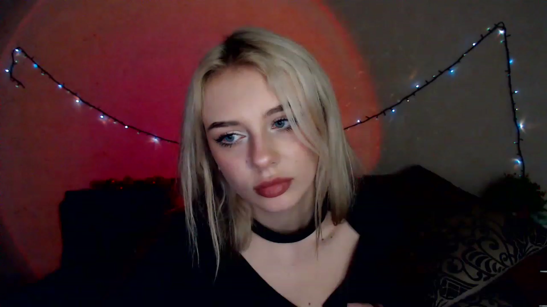Gallery image thumbnail from Ririma_xo's myfreecams stream on, 12/27/2022, 11:01 image 17 of 20