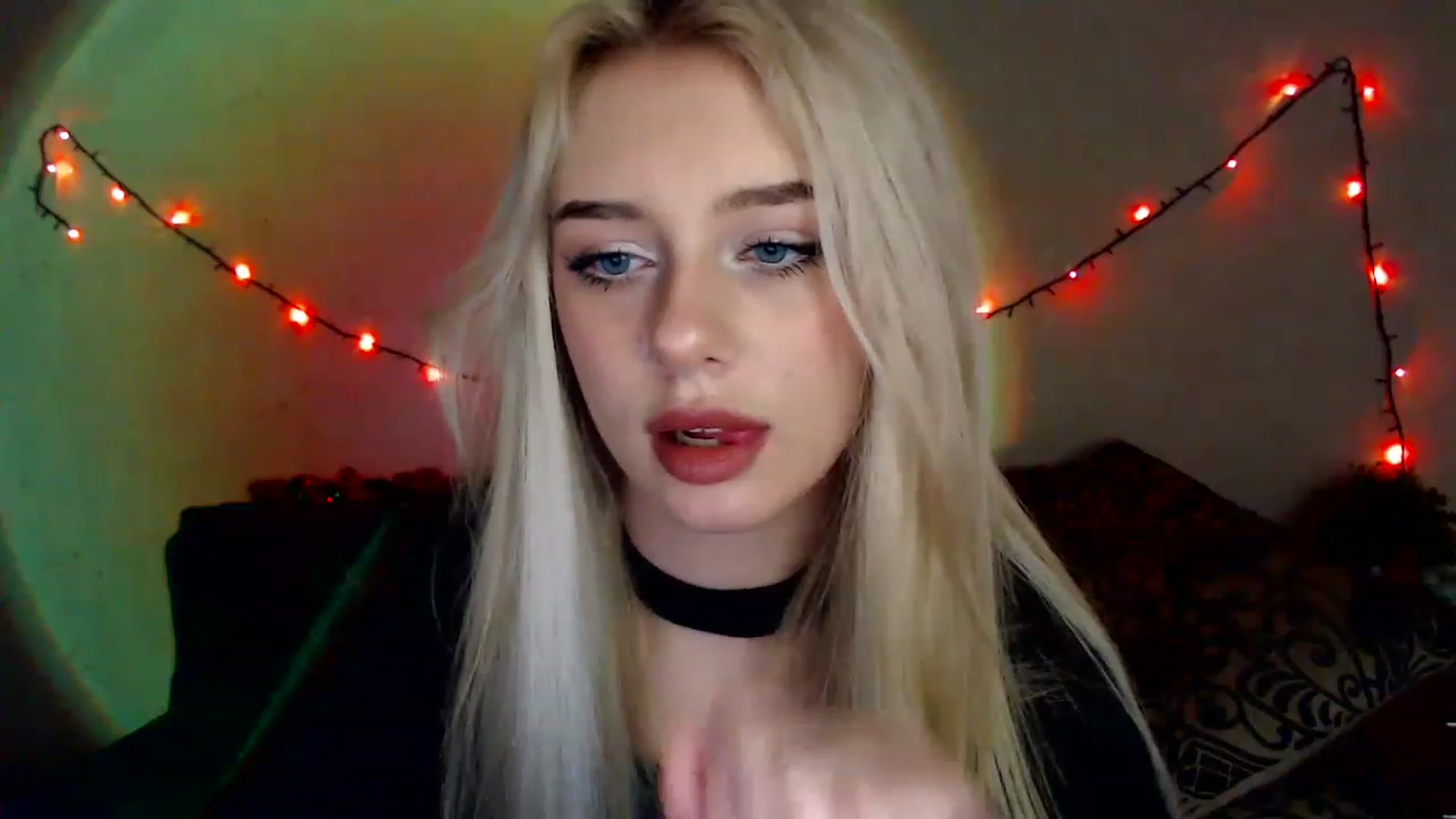 Gallery image thumbnail from Ririma_xo's myfreecams stream on, 12/27/2022, 11:01 image 5 of 20