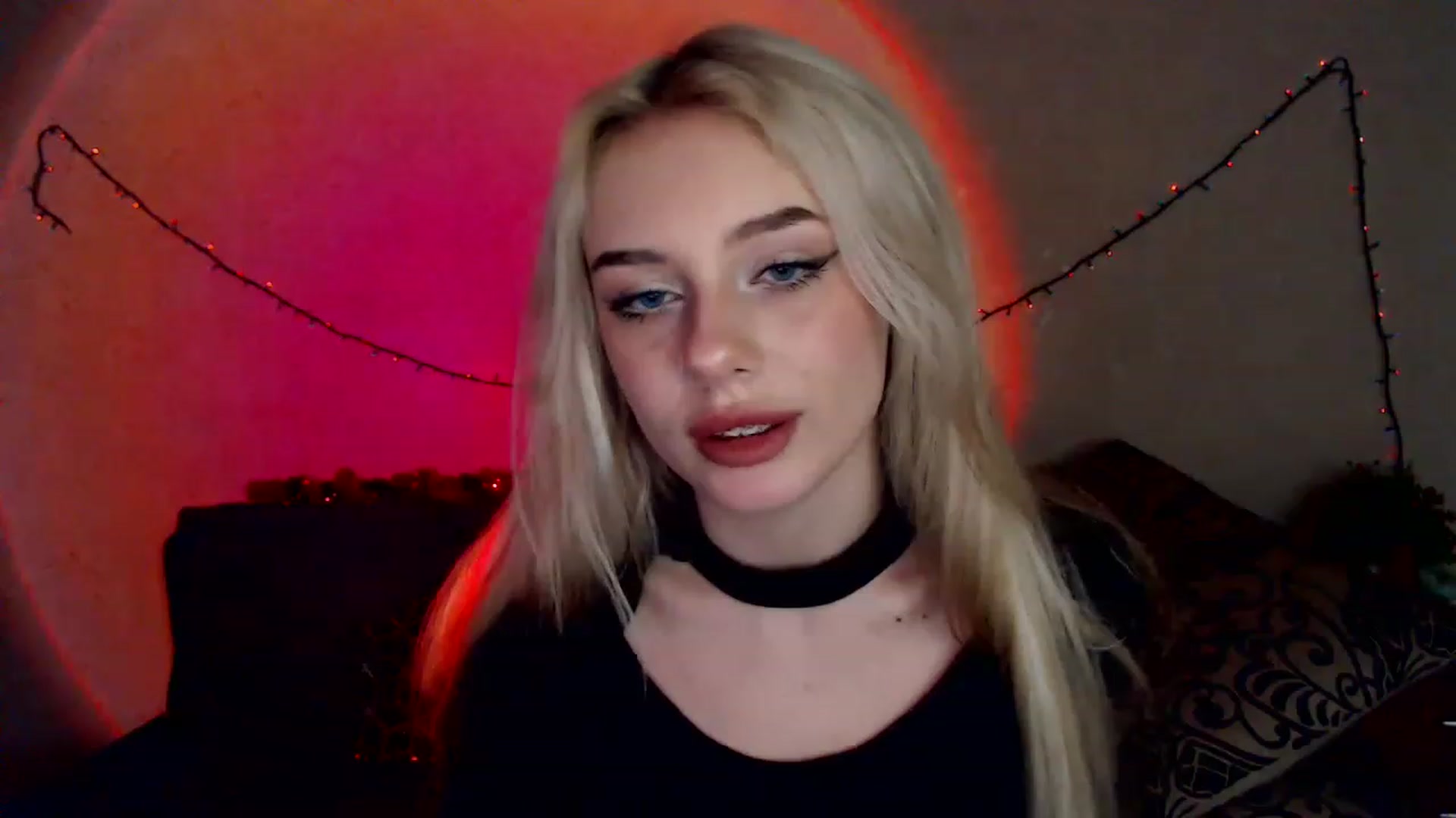 Gallery image thumbnail from Ririma_xo's myfreecams stream on, 12/27/2022, 11:01 image 13 of 20