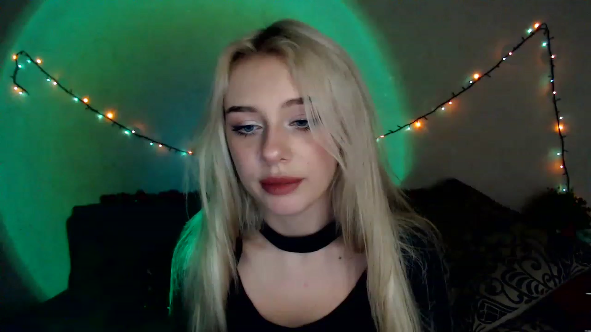 Gallery image thumbnail from Ririma_xo's myfreecams stream on, 12/27/2022, 11:01 image 11 of 20