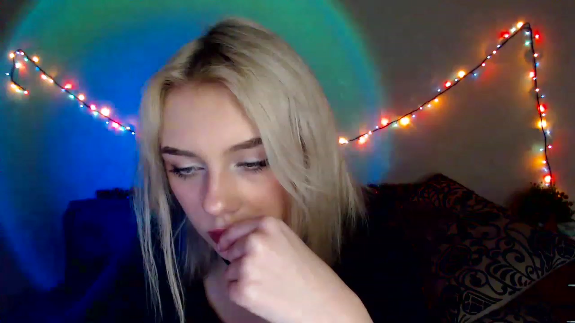 Gallery image thumbnail from Ririma_xo's myfreecams stream on, 12/27/2022, 11:01 image 19 of 20
