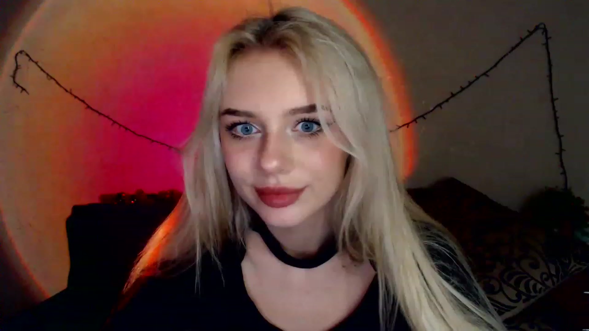 Gallery image thumbnail from Ririma_xo's myfreecams stream on, 12/27/2022, 11:01 image 10 of 20
