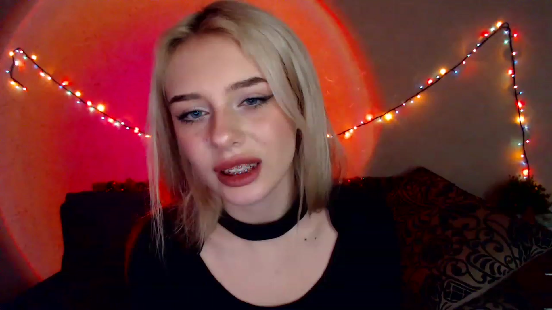 Gallery image thumbnail from Ririma_xo's myfreecams stream on, 12/27/2022, 11:01 image 16 of 20
