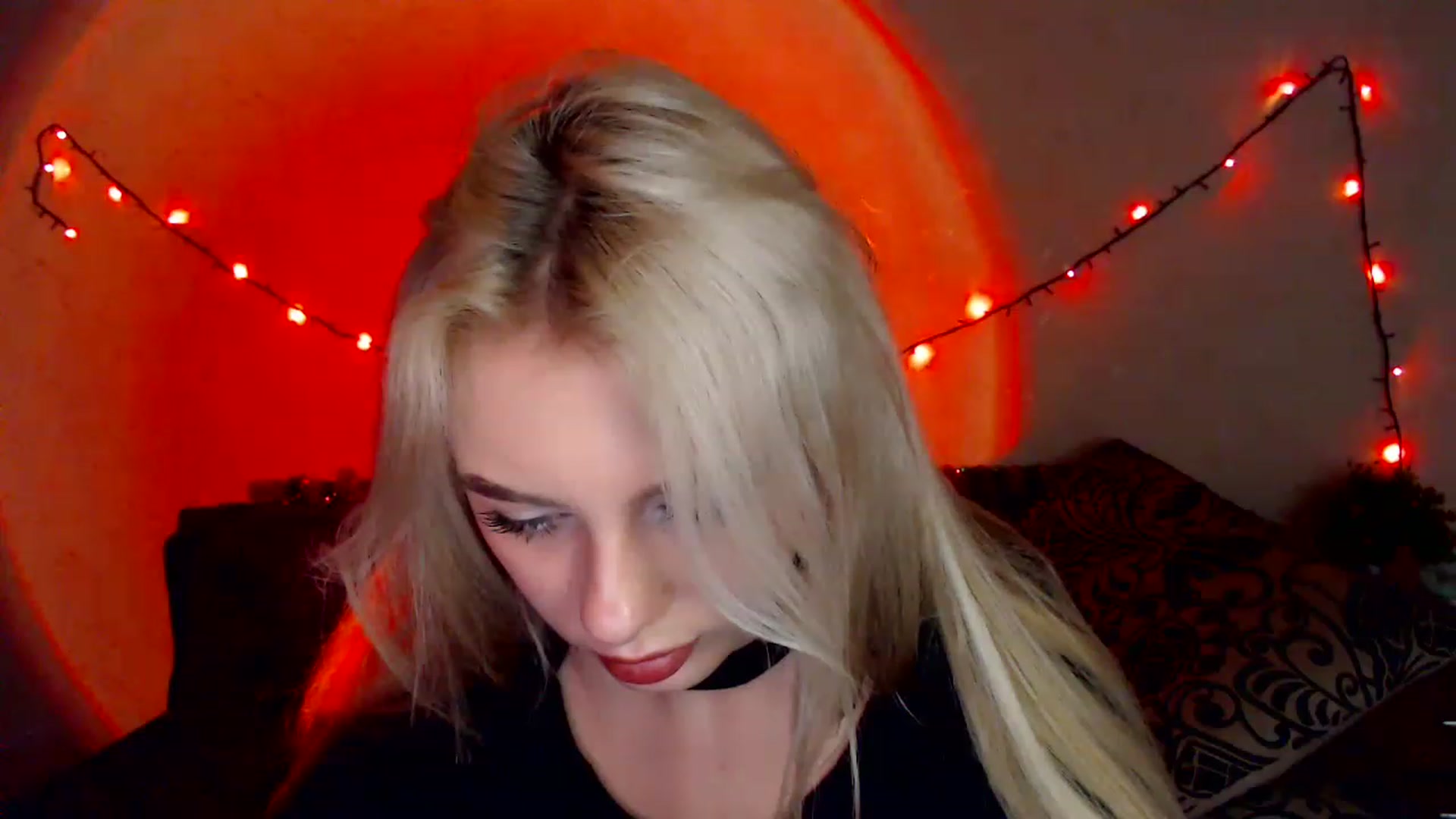 Gallery image thumbnail from Ririma_xo's myfreecams stream on, 12/27/2022, 11:01 image 8 of 20