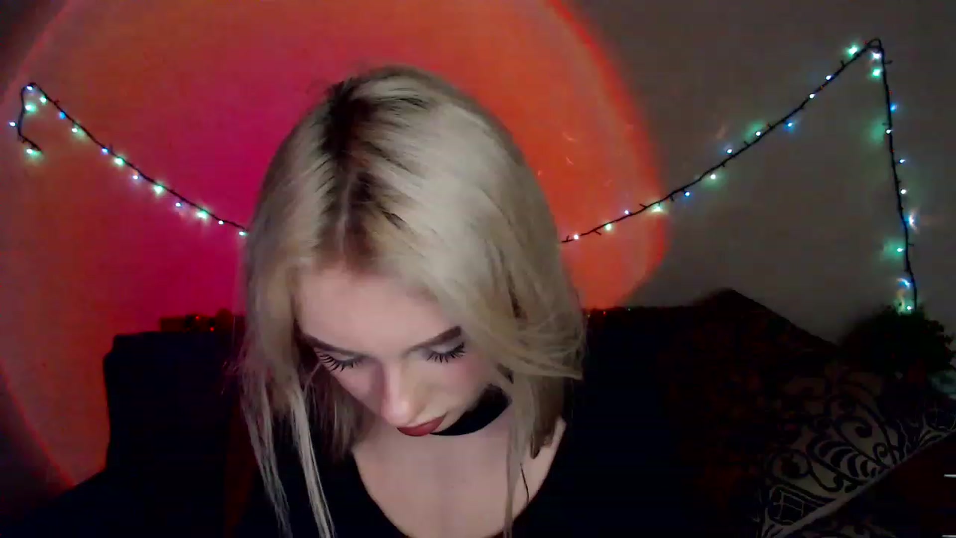 Gallery image thumbnail from Ririma_xo's myfreecams stream on, 12/27/2022, 11:01 image 18 of 20
