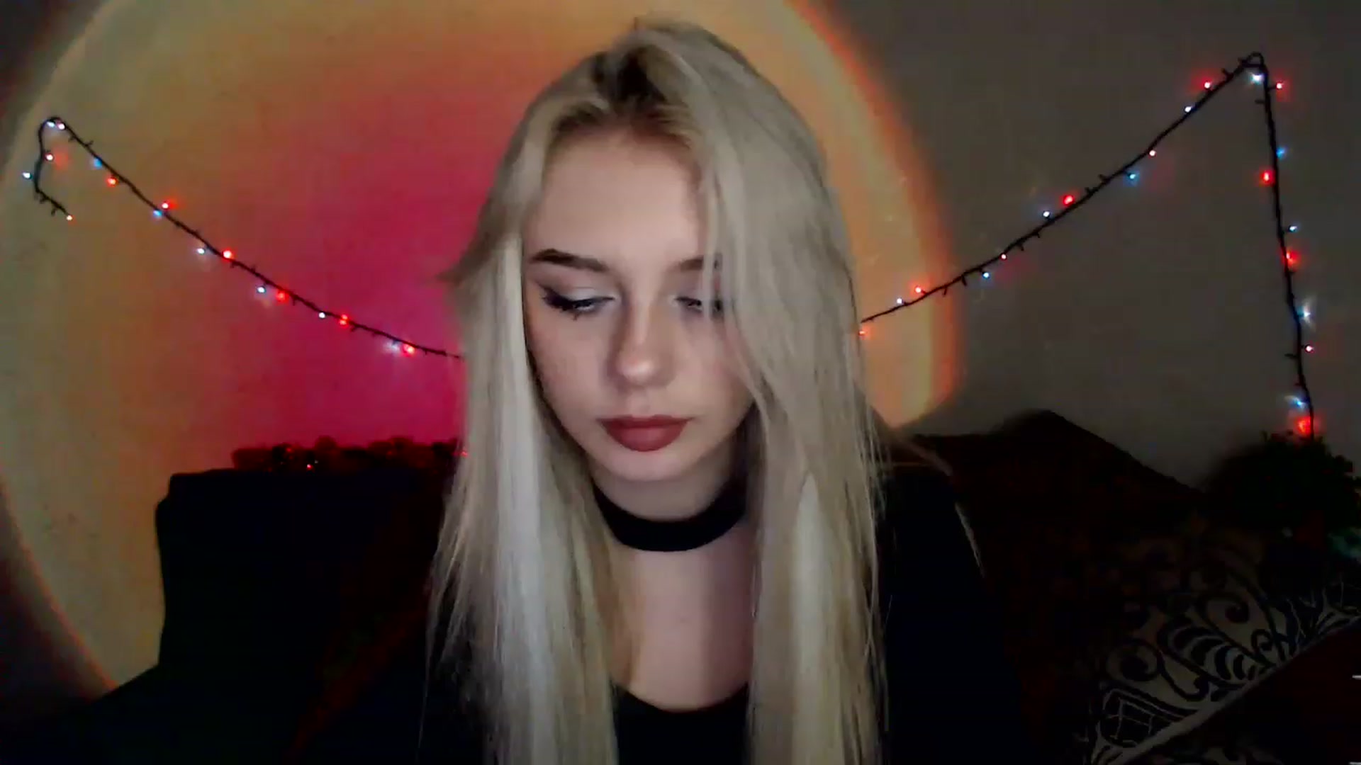 Gallery image thumbnail from Ririma_xo's myfreecams stream on, 12/27/2022, 11:01 image 2 of 20