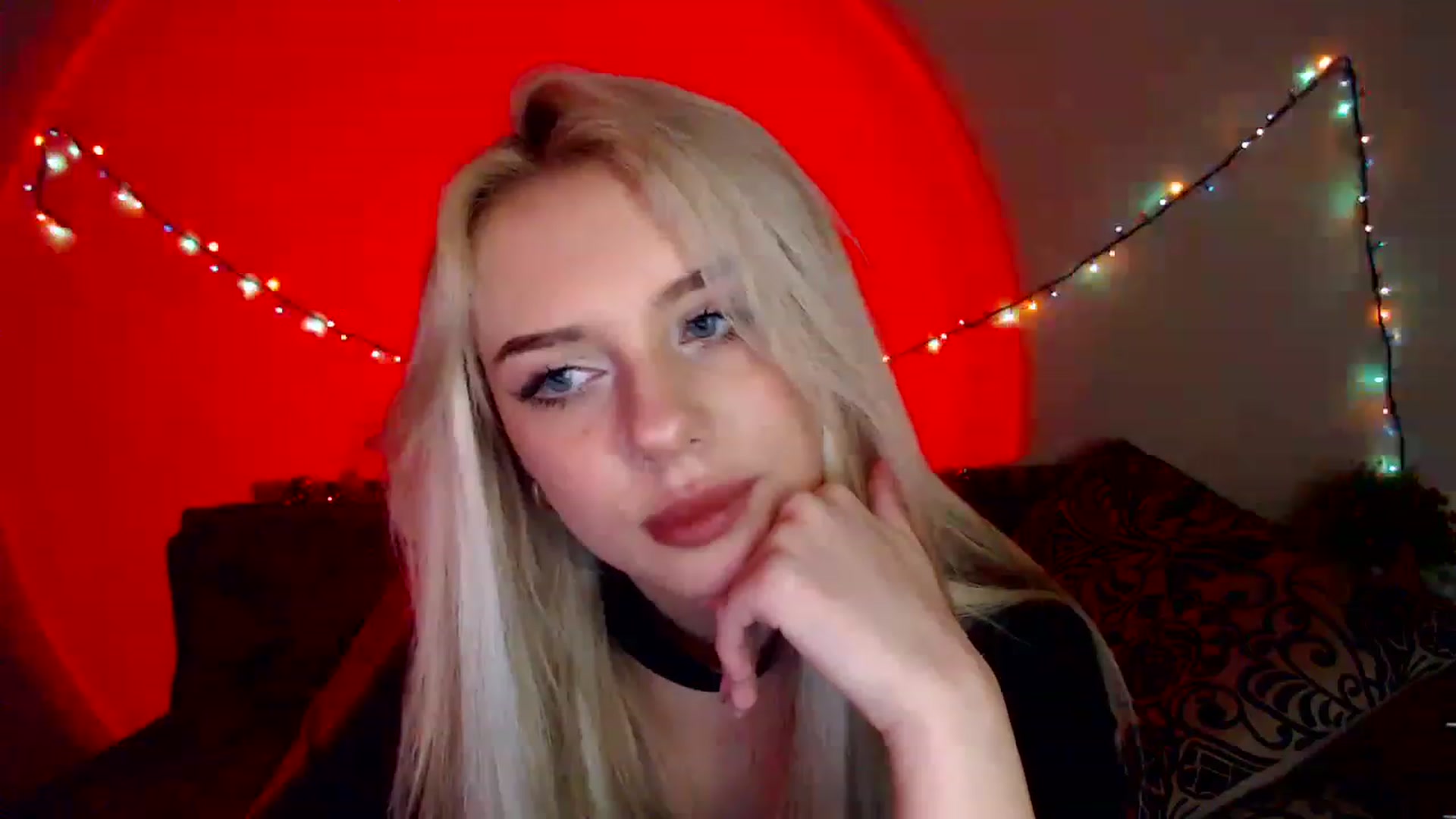 Gallery image thumbnail from Ririma_xo's myfreecams stream on, 12/27/2022, 11:01 image 3 of 20