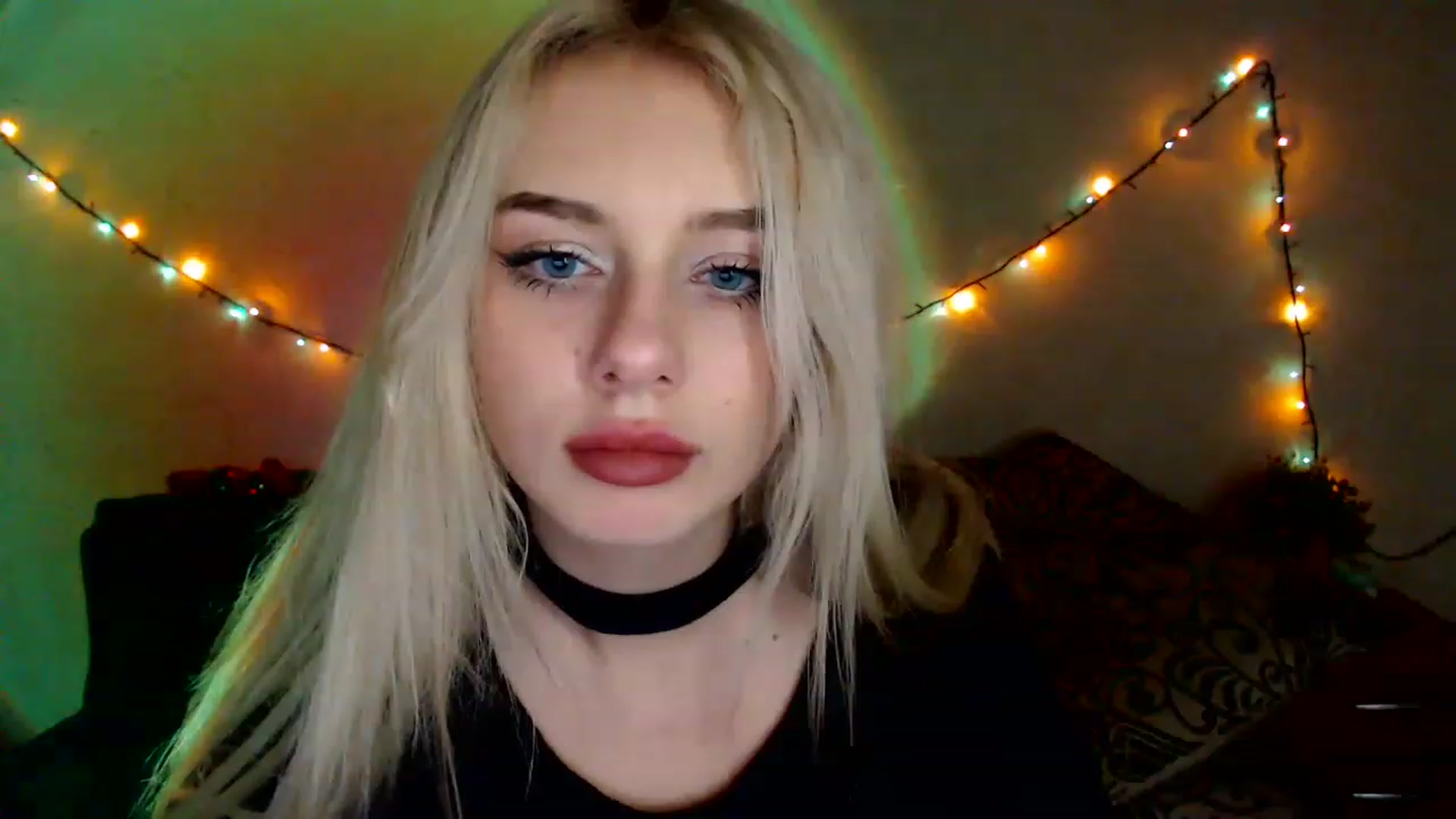 Gallery image thumbnail from Ririma_xo's myfreecams stream on, 12/27/2022, 12:48 image 16 of 20