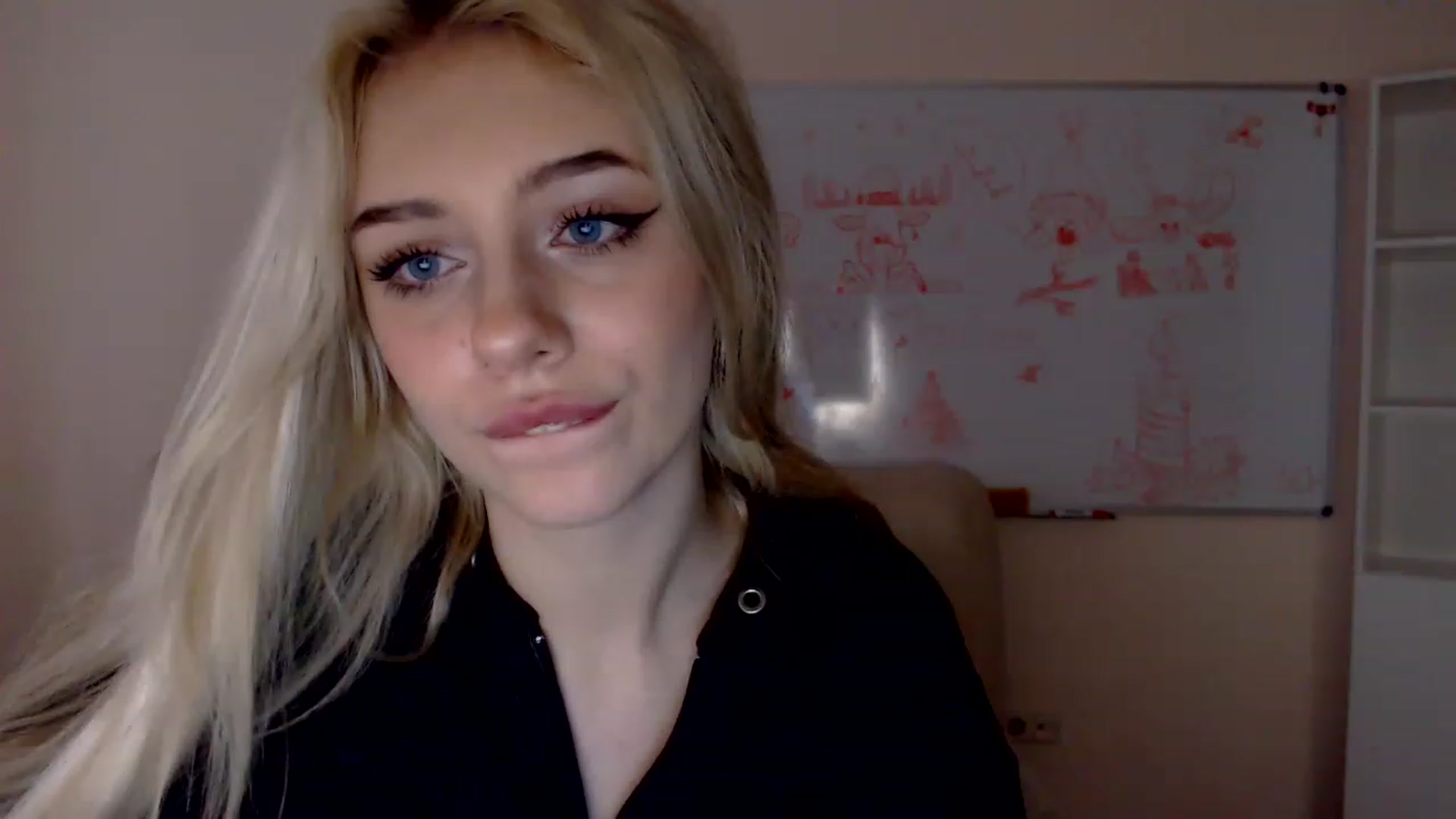 Gallery image thumbnail from Ririma_xo's myfreecams stream on, 12/28/2022, 12:43 image 16 of 20