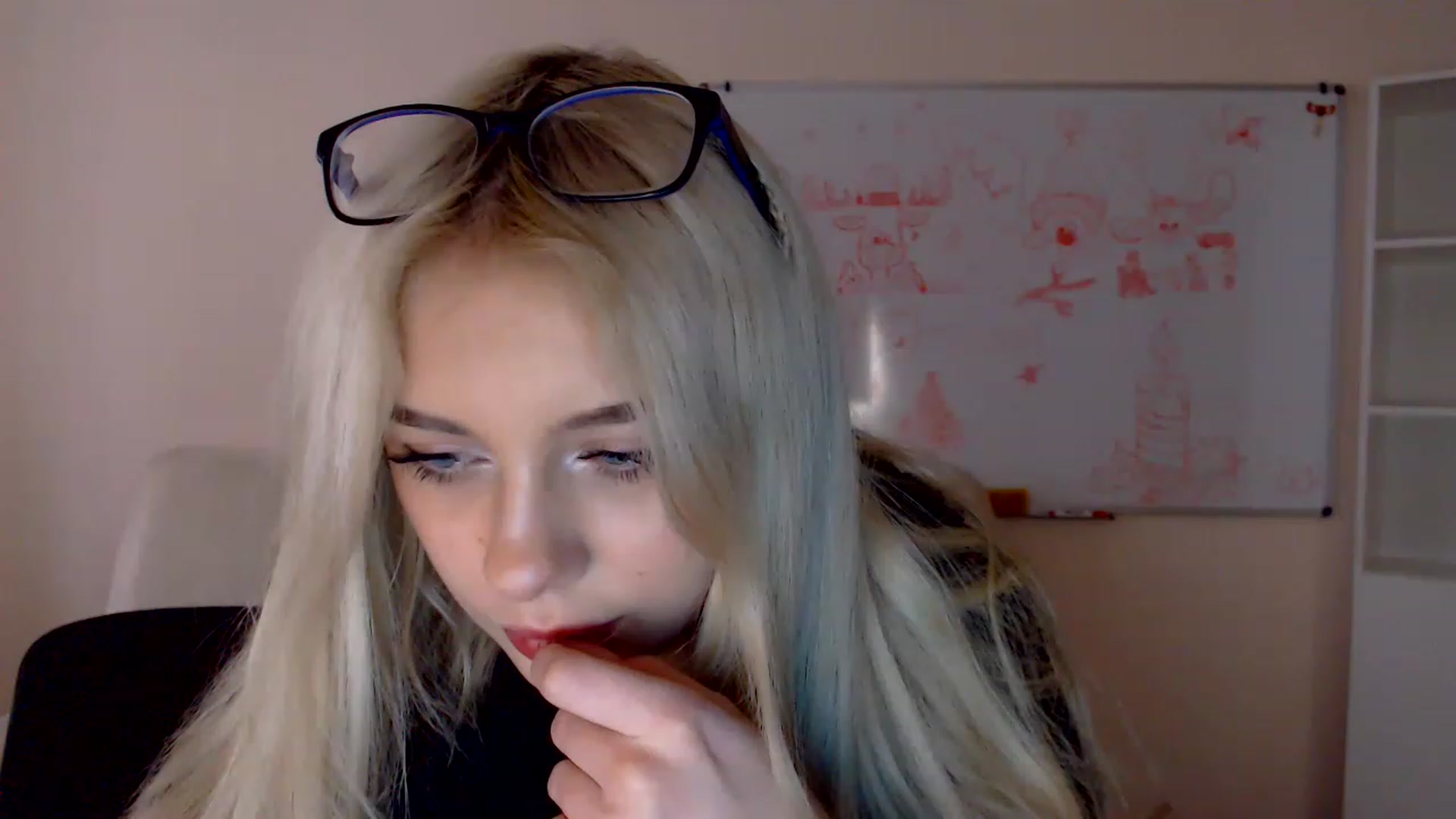 Gallery image thumbnail from Ririma_xo's myfreecams stream on, 12/28/2022, 12:43 image 10 of 20