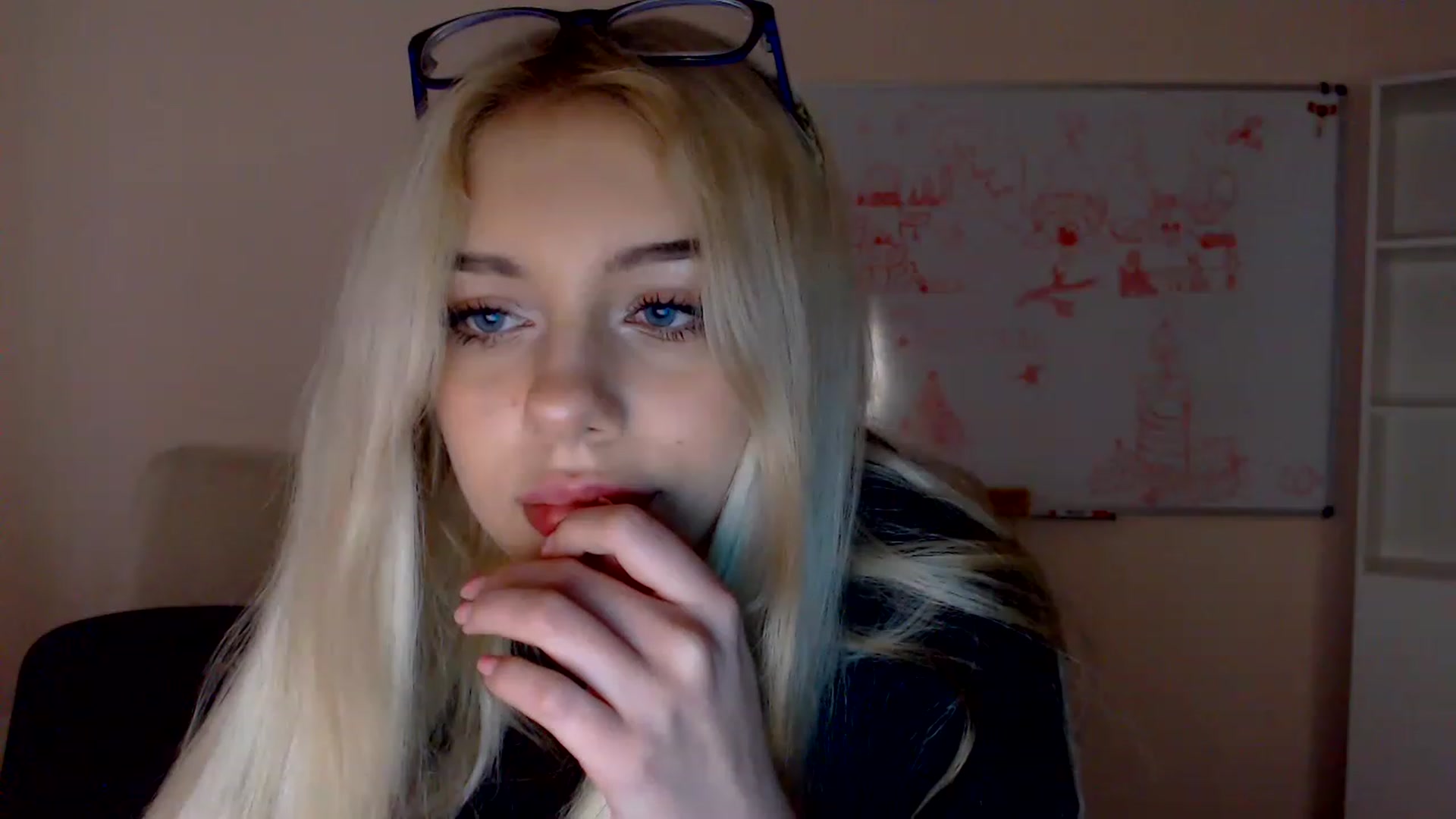 Gallery image thumbnail from Ririma_xo's myfreecams stream on, 12/28/2022, 12:43 image 7 of 20