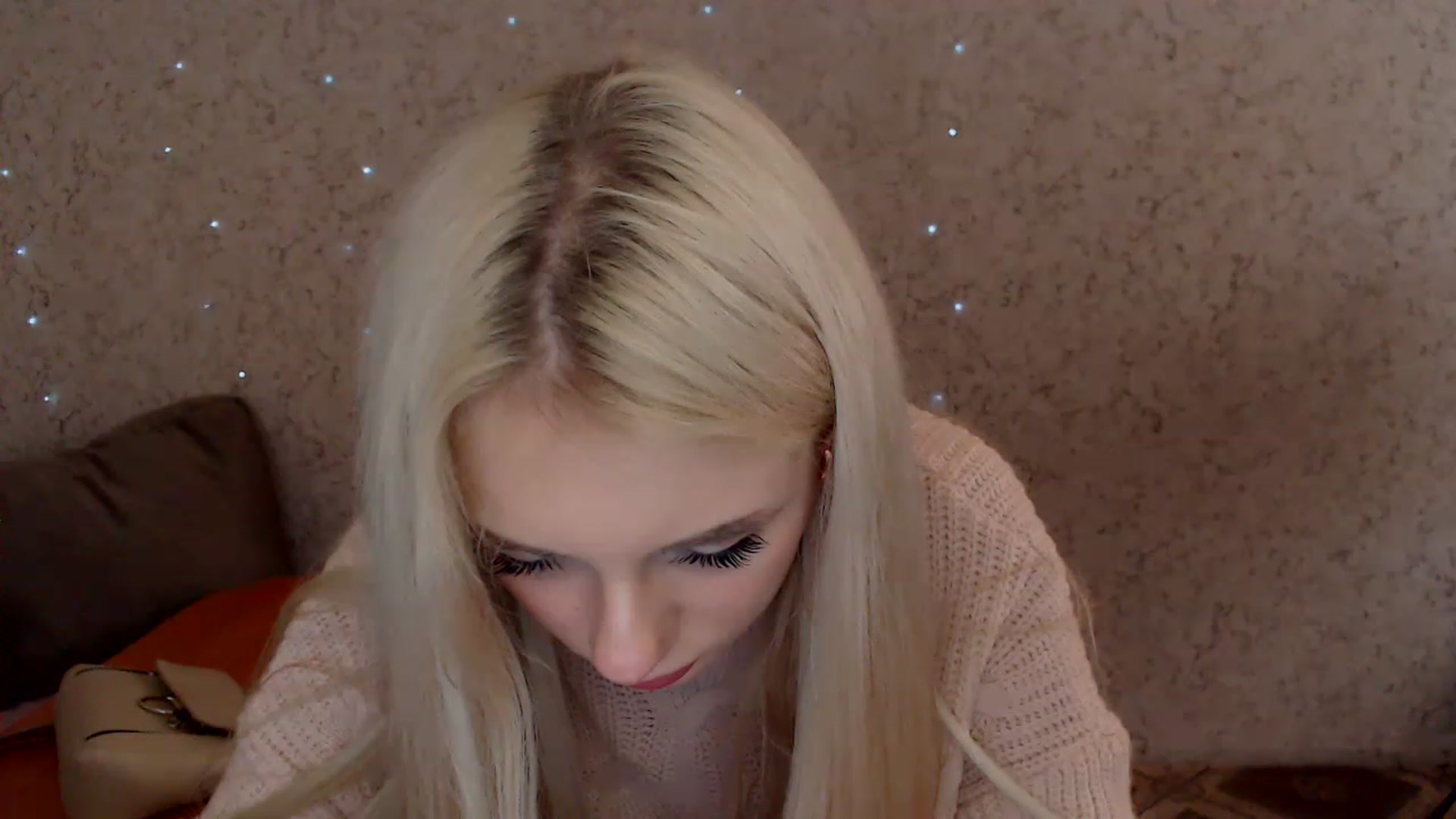 Gallery image thumbnail from Ririma_xo's myfreecams stream on, 12/29/2022, 10:11 image 3 of 20