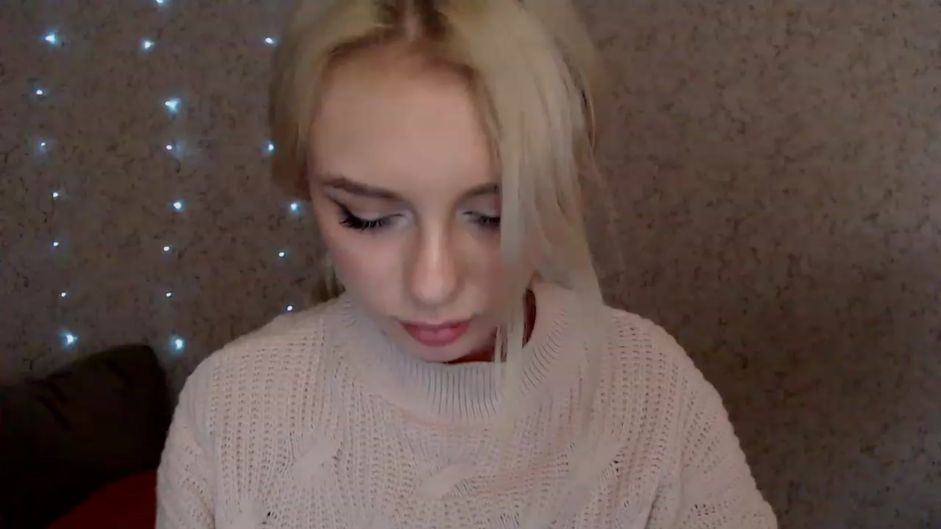 Gallery image thumbnail from Ririma_xo's myfreecams stream on, 12/29/2022, 10:11 image 14 of 20