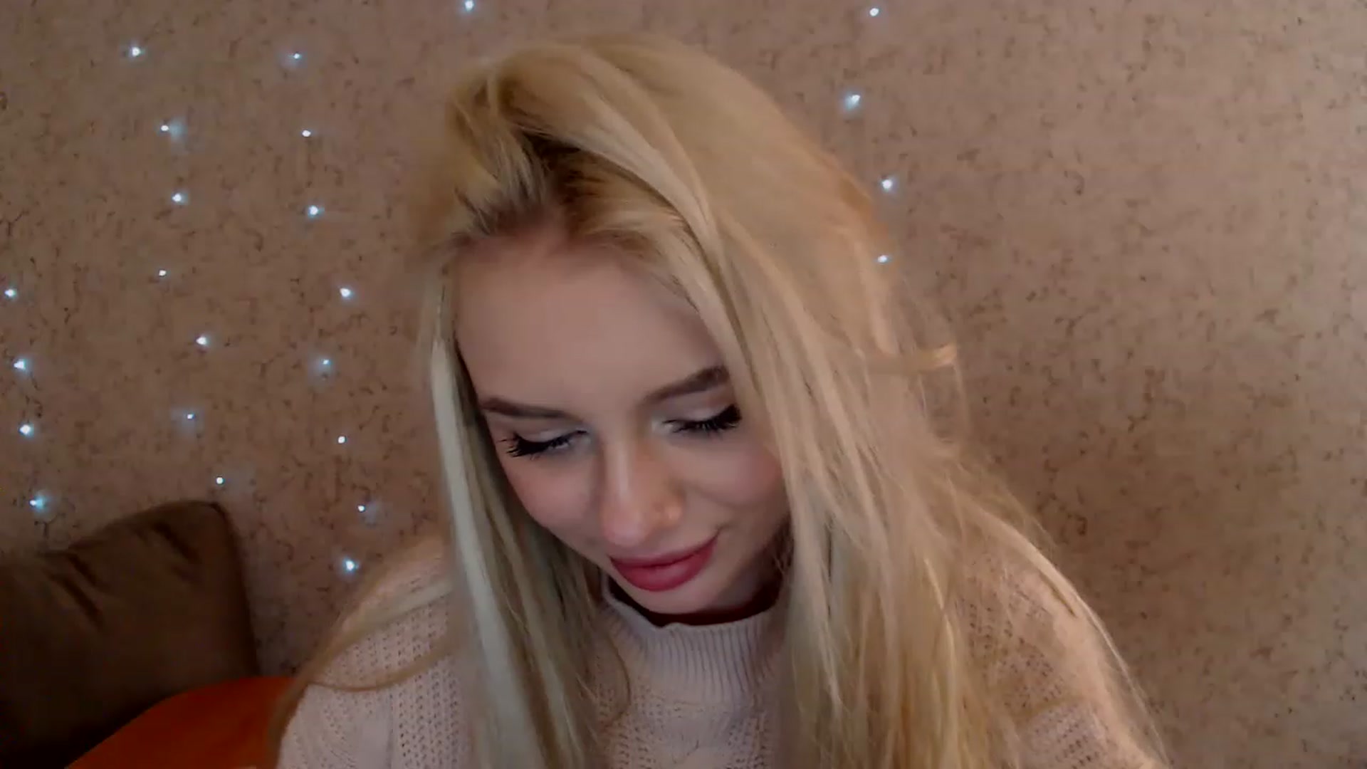 Gallery image thumbnail from Ririma_xo's myfreecams stream on, 12/29/2022, 10:11 image 8 of 20