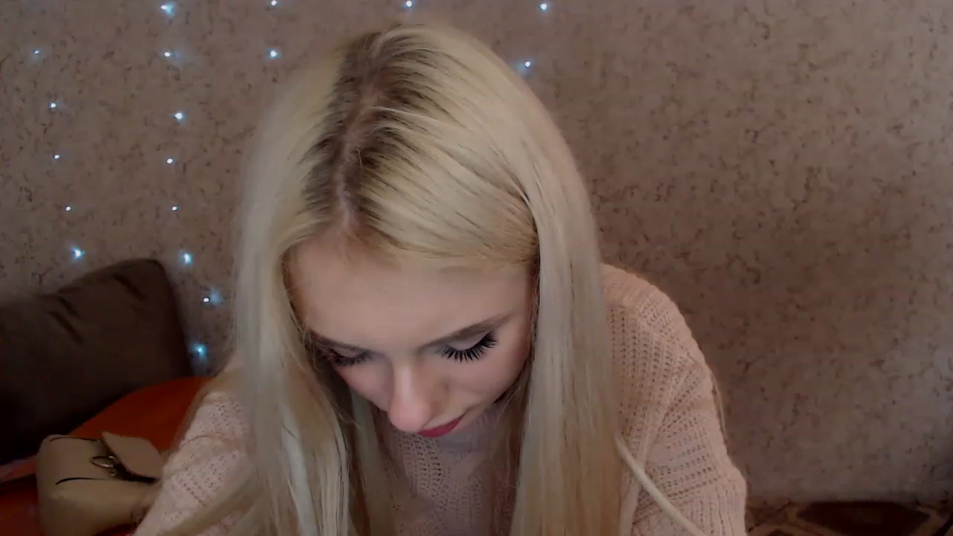 Gallery image thumbnail from Ririma_xo's myfreecams stream on, 12/29/2022, 10:11 image 2 of 20