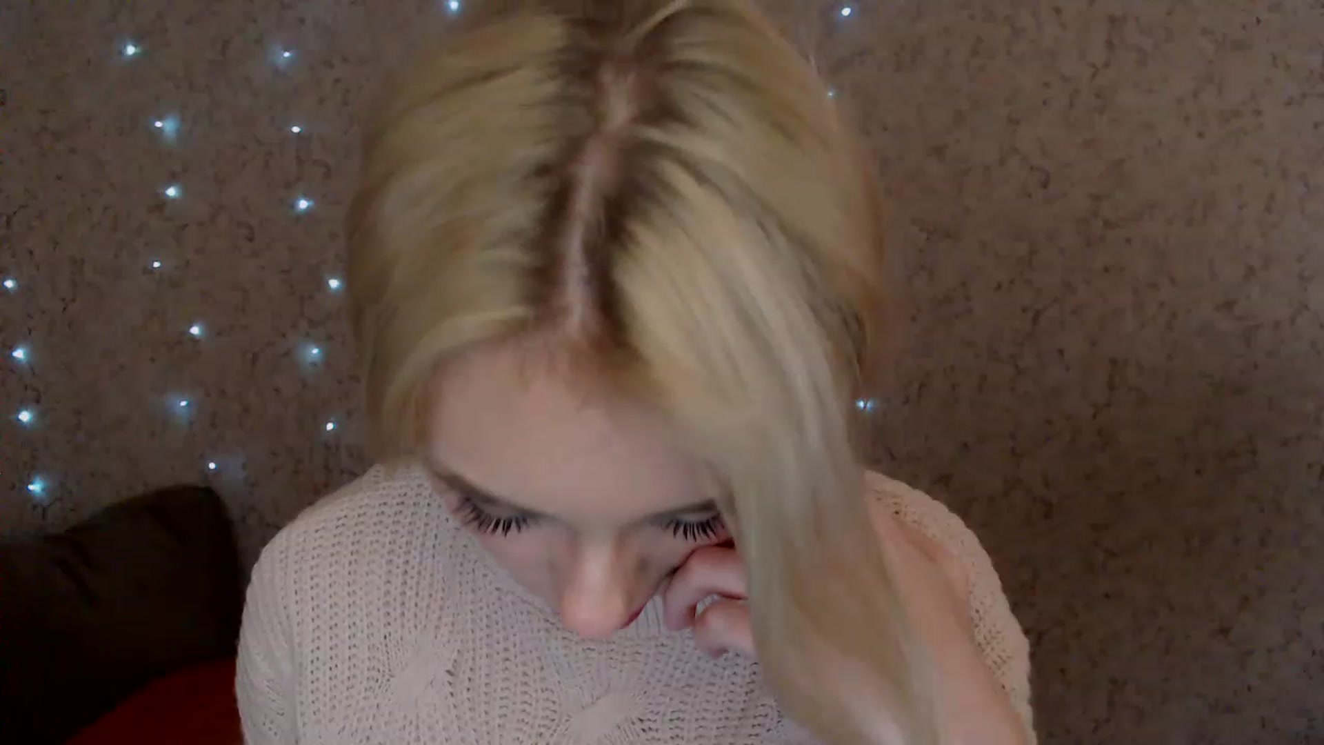 Gallery image thumbnail from Ririma_xo's myfreecams stream on, 12/29/2022, 10:11 image 18 of 20