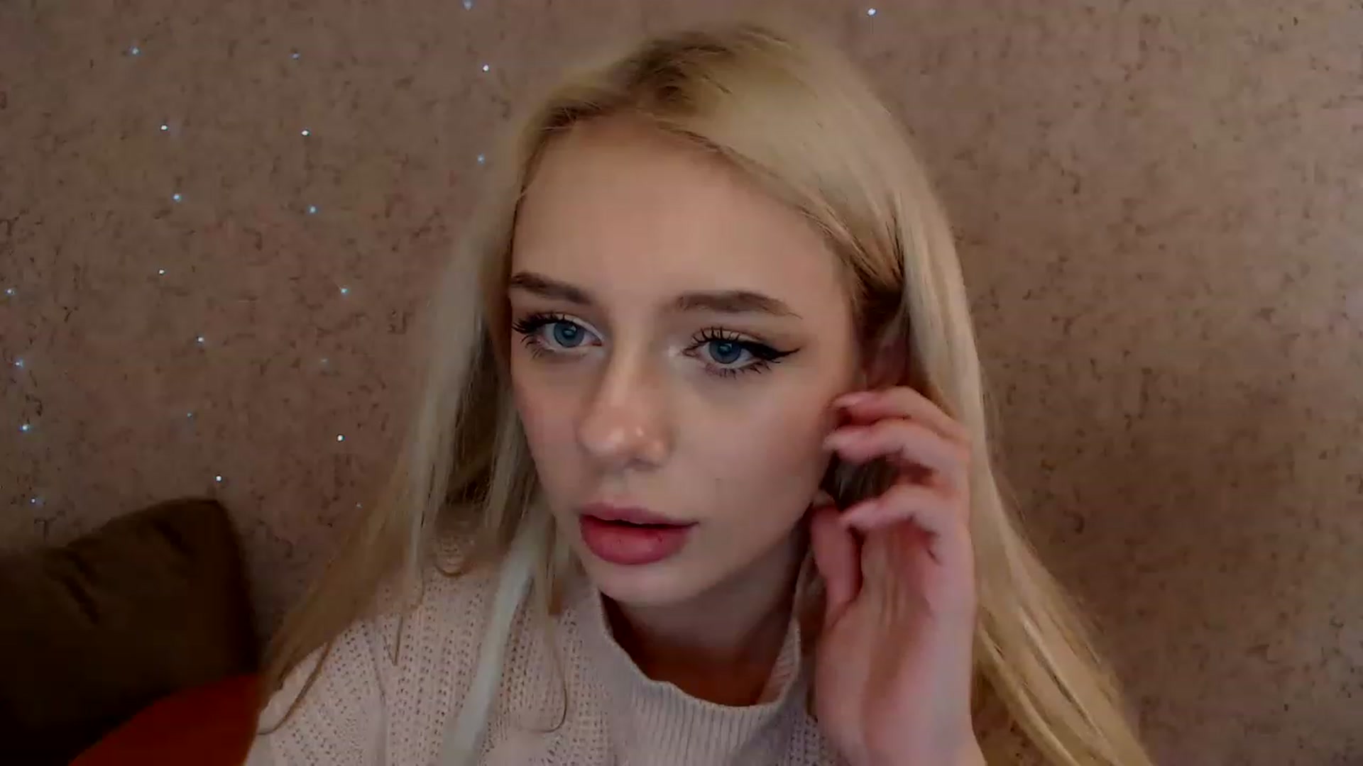 Gallery image thumbnail from Ririma_xo's myfreecams stream on, 12/29/2022, 10:11 image 6 of 20