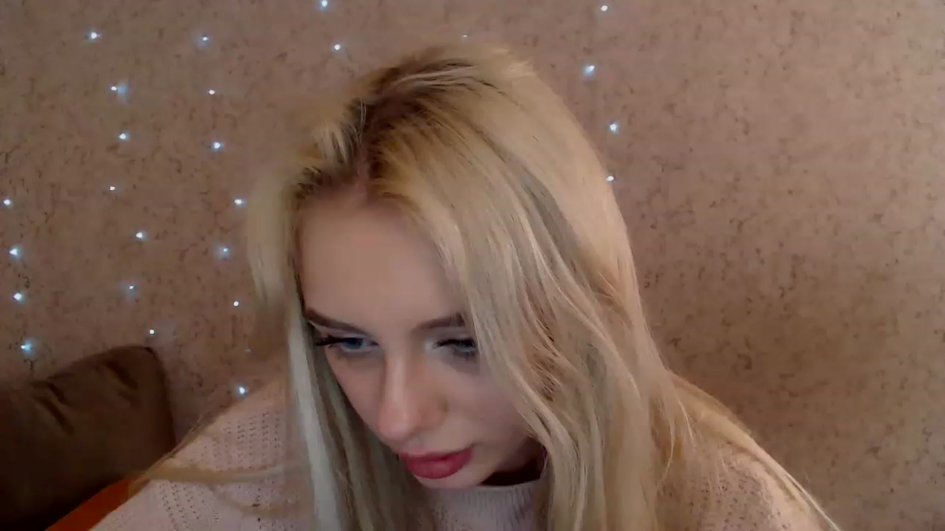 Gallery image thumbnail from Ririma_xo's myfreecams stream on, 12/29/2022, 10:11 image 9 of 20