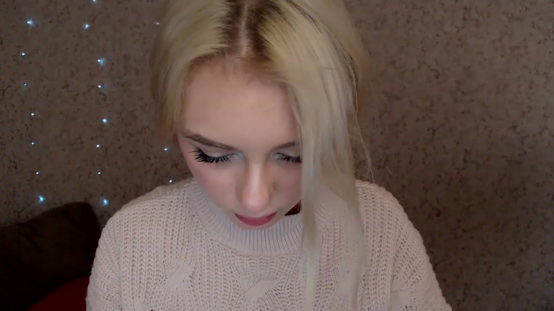 Gallery image thumbnail from Ririma_xo's myfreecams stream on, 12/29/2022, 10:11 image 17 of 20