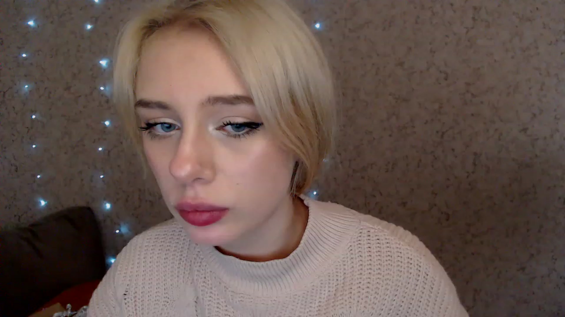 Gallery image thumbnail from Ririma_xo's myfreecams stream on, 12/29/2022, 11:11 image 14 of 20